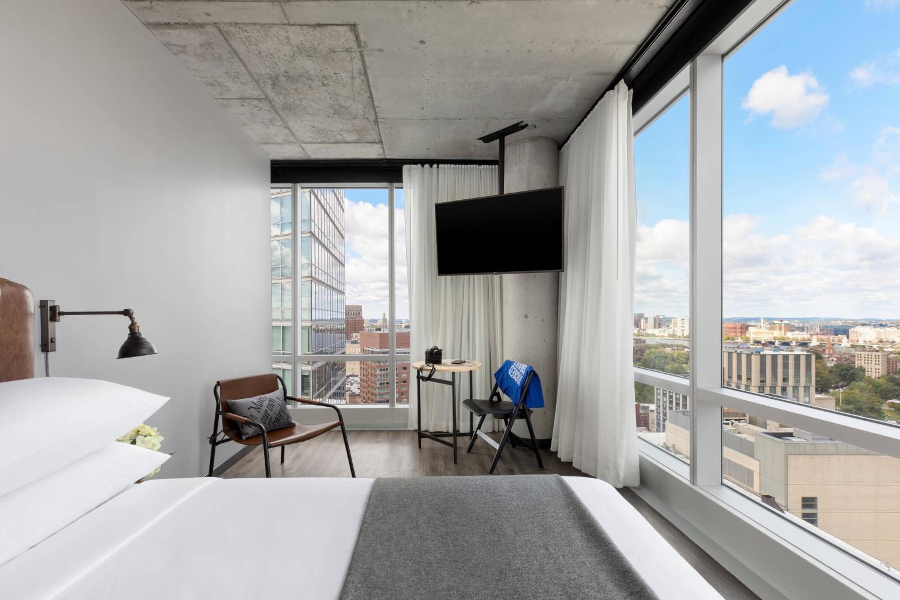 Theater View, Guest room, 1 Queen, City view - Photo 1