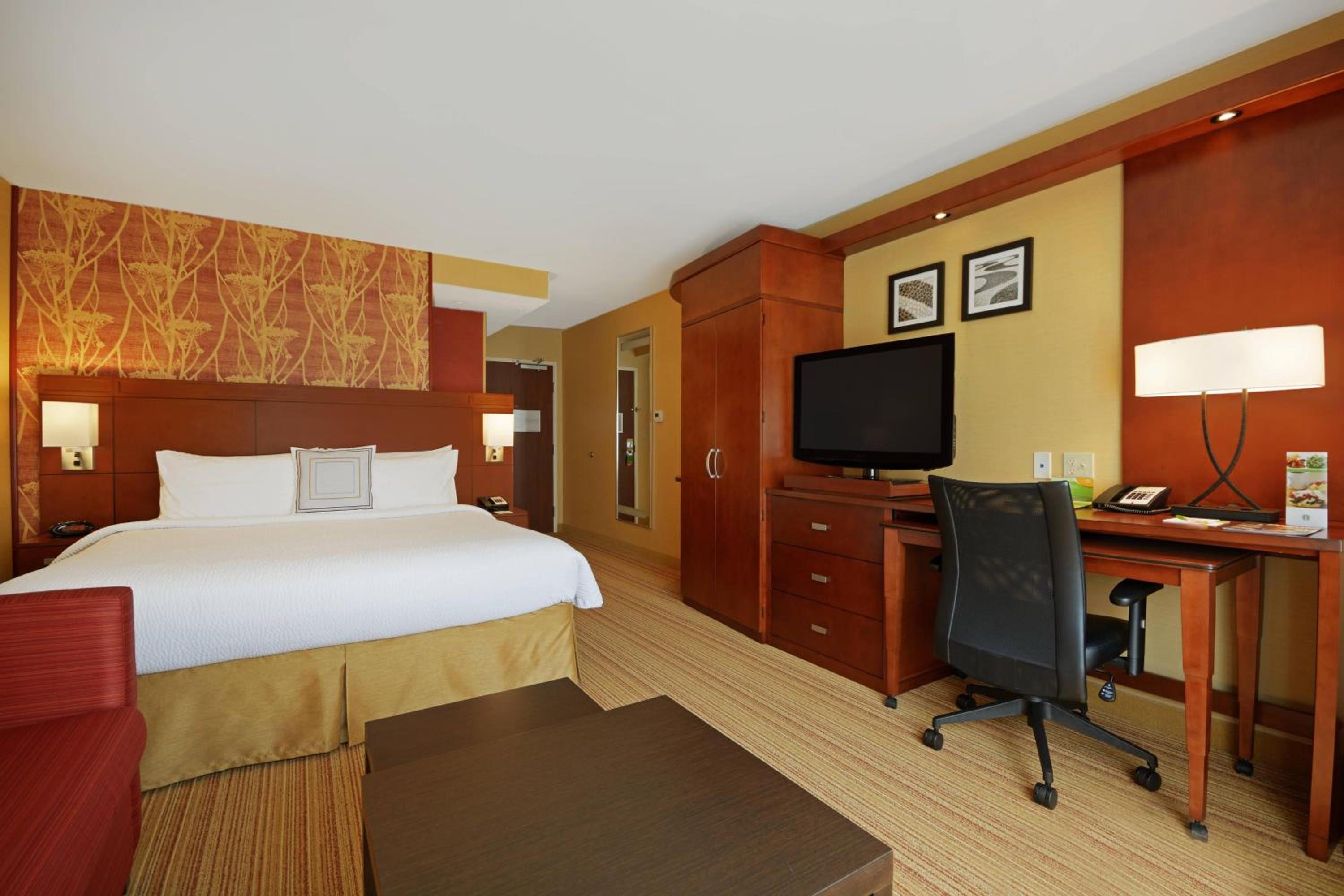 King Room with Sofa Bed photo 1