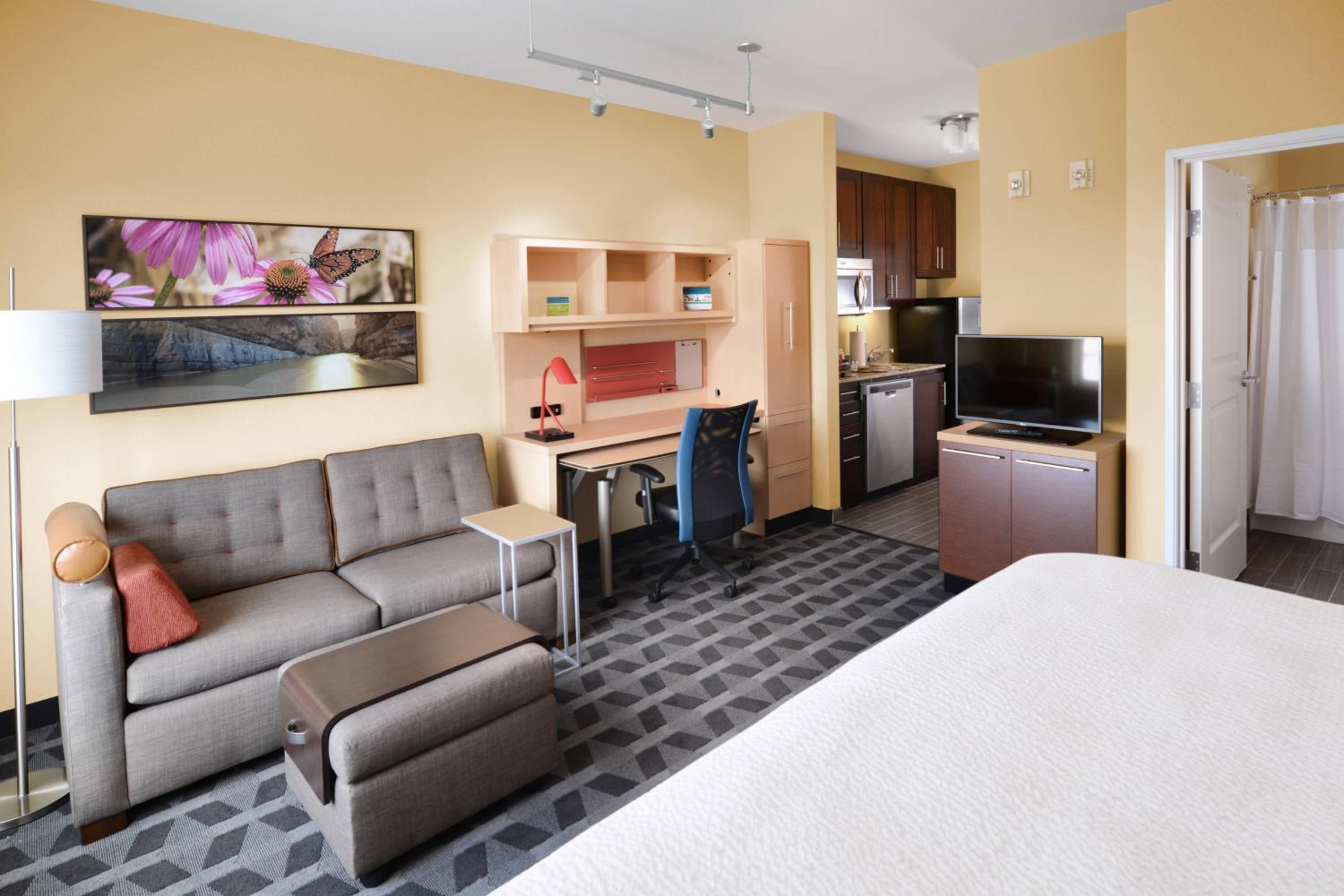 King Studio with Sofa Bed, City View and Adapted Tub - Mobility and Hearing Accessible photo 1