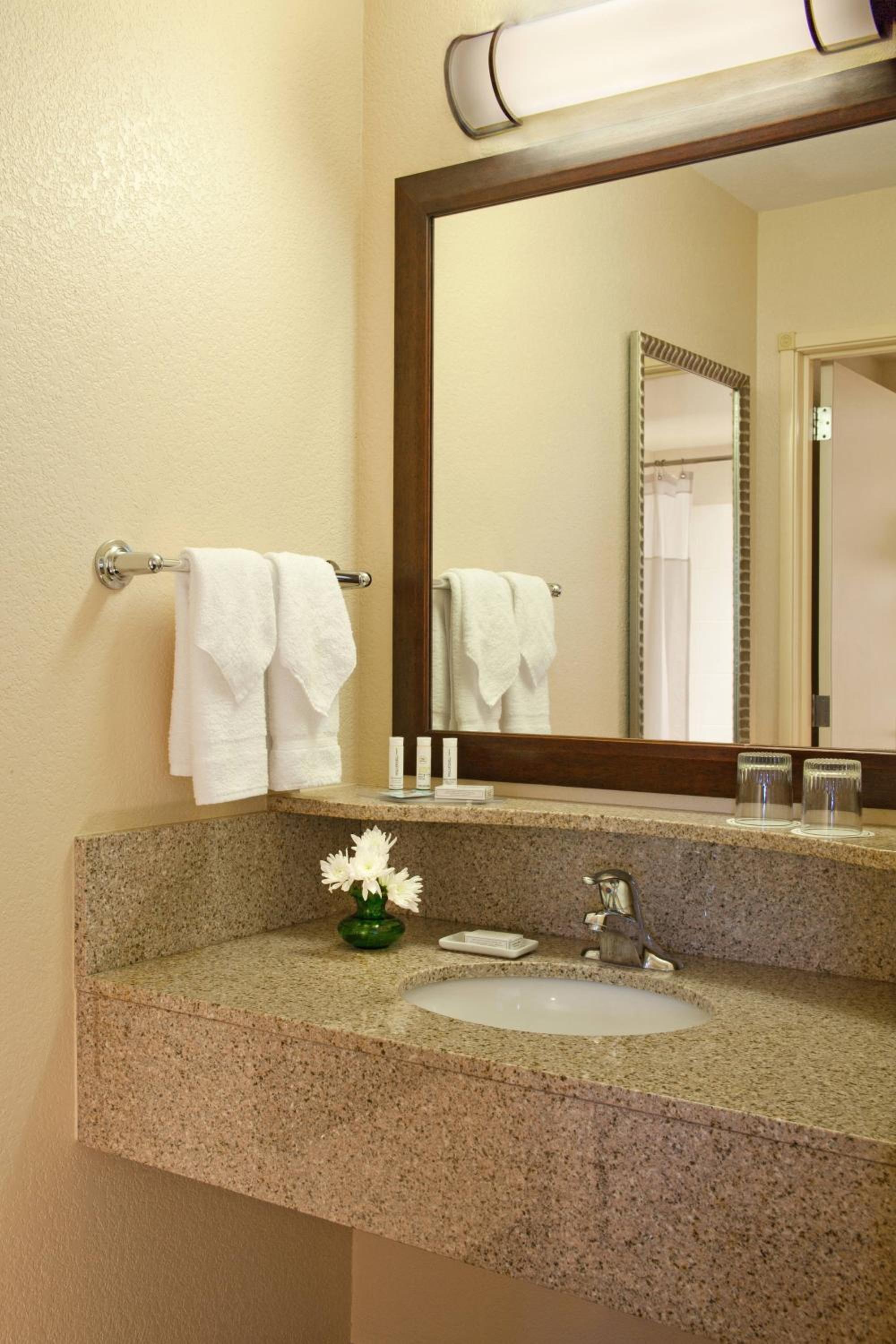 Queen Suite - Photo 5