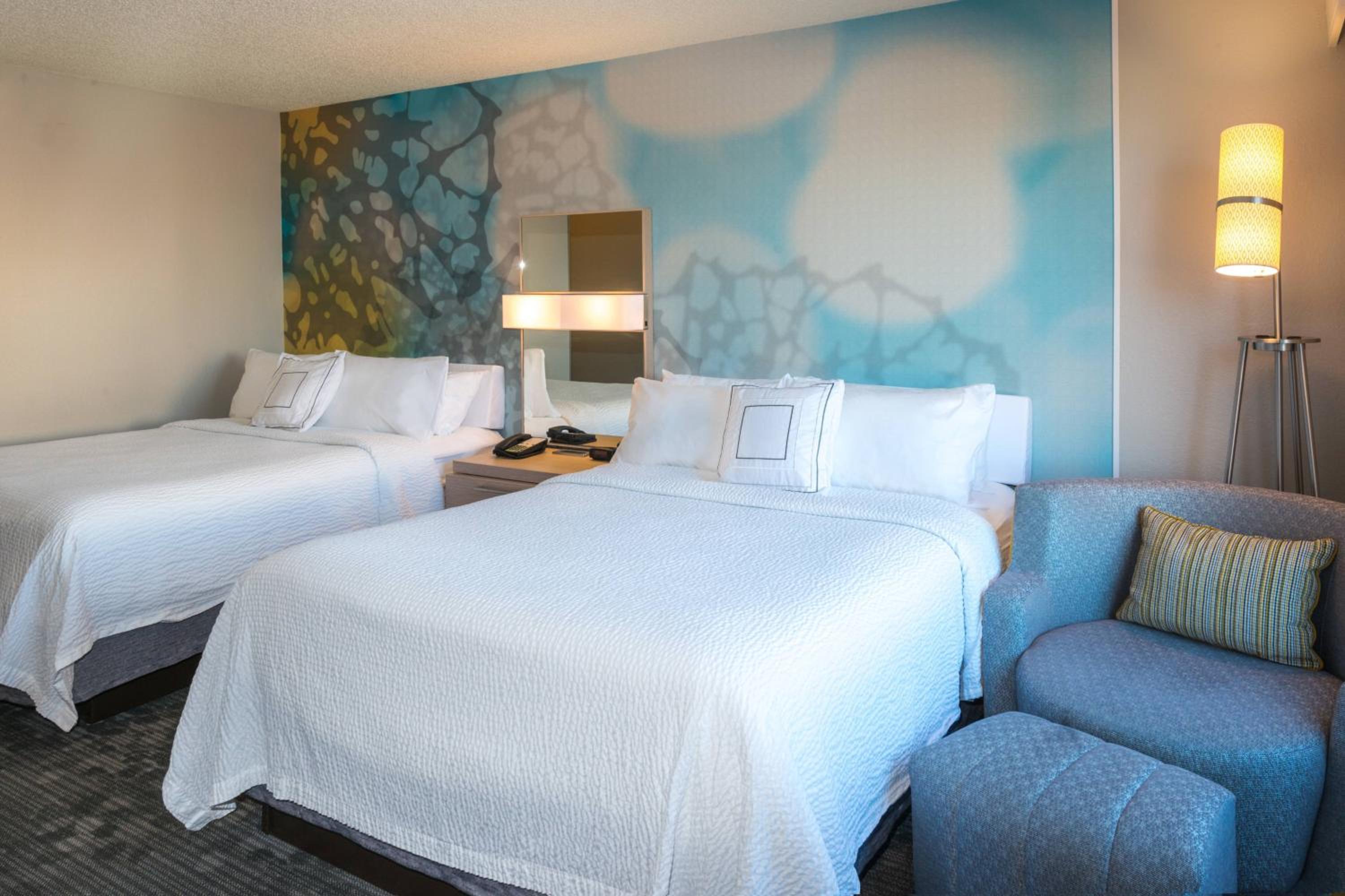 Queen Room with Two Queen Beds - Photo 1
