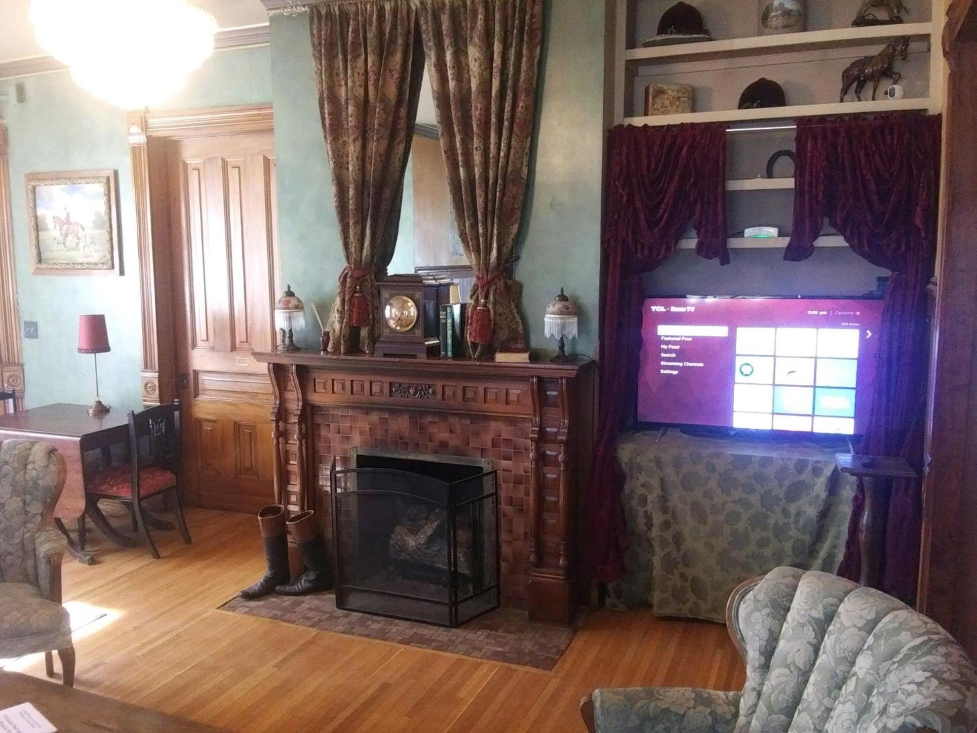 Queen Suite - Photo 1