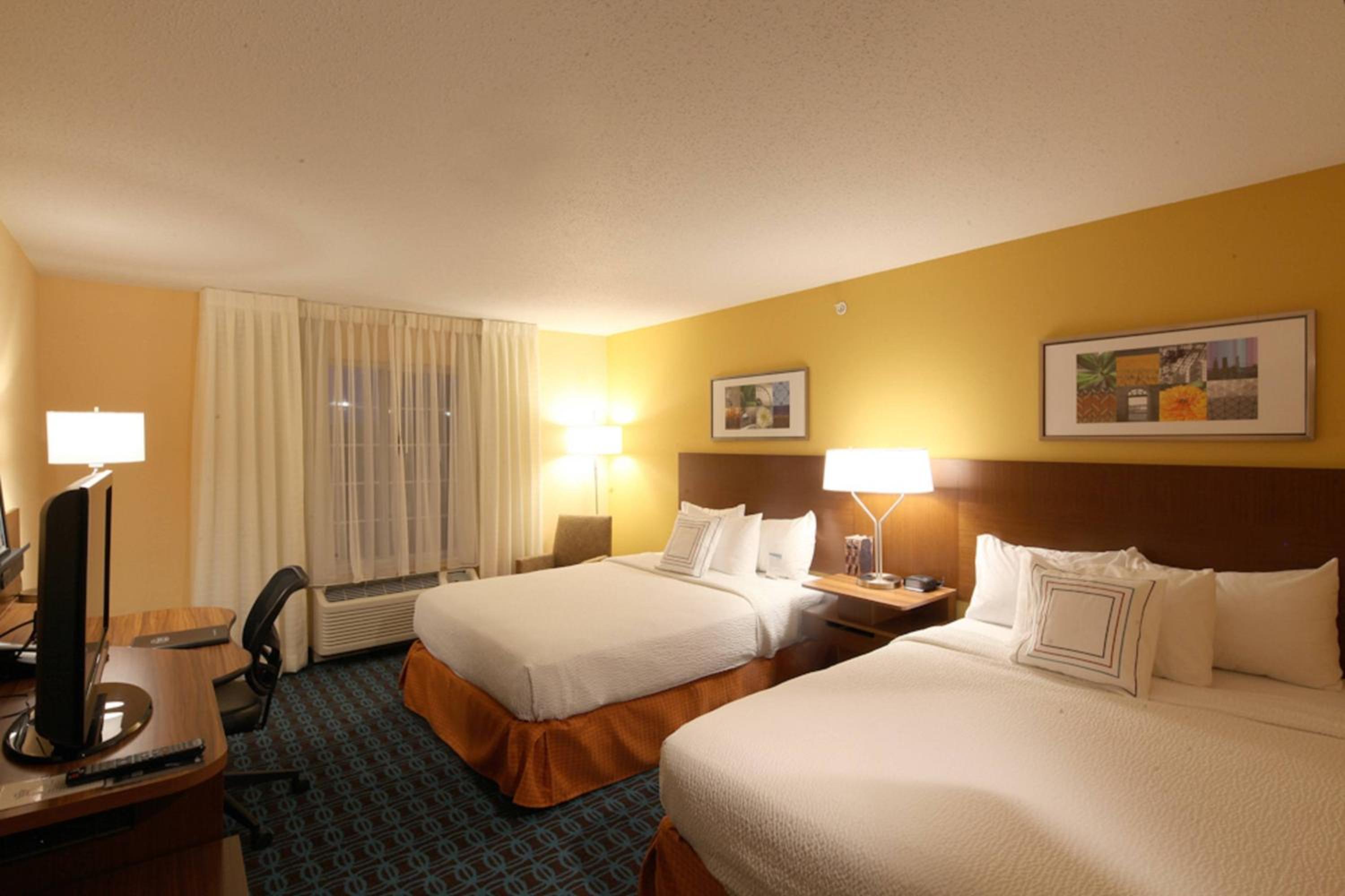 Queen Room with Two Queen Beds - Photo 1
