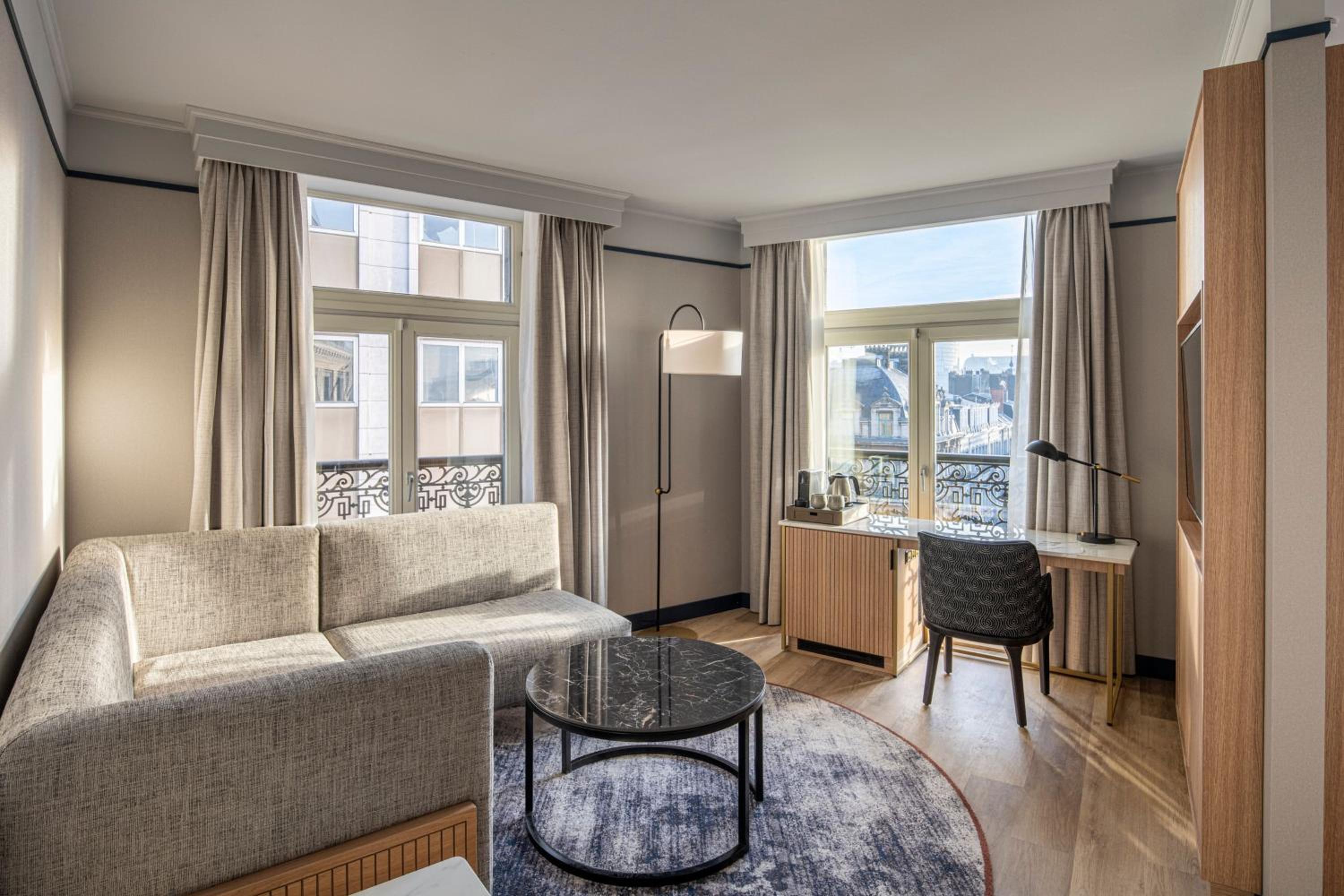 Junior King Suite - Club Lounge Access