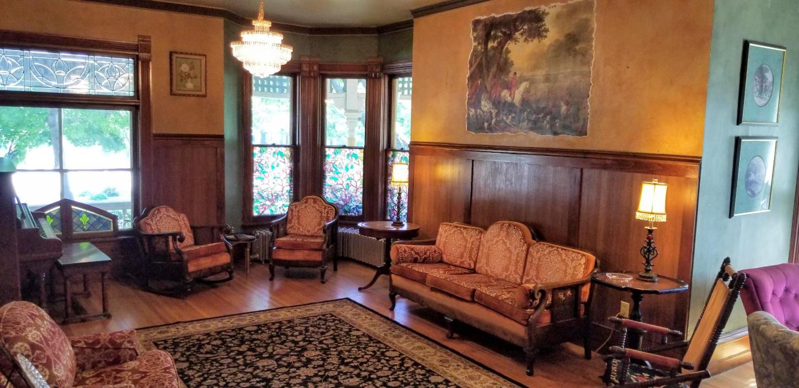 Queen Suite - Photo 12