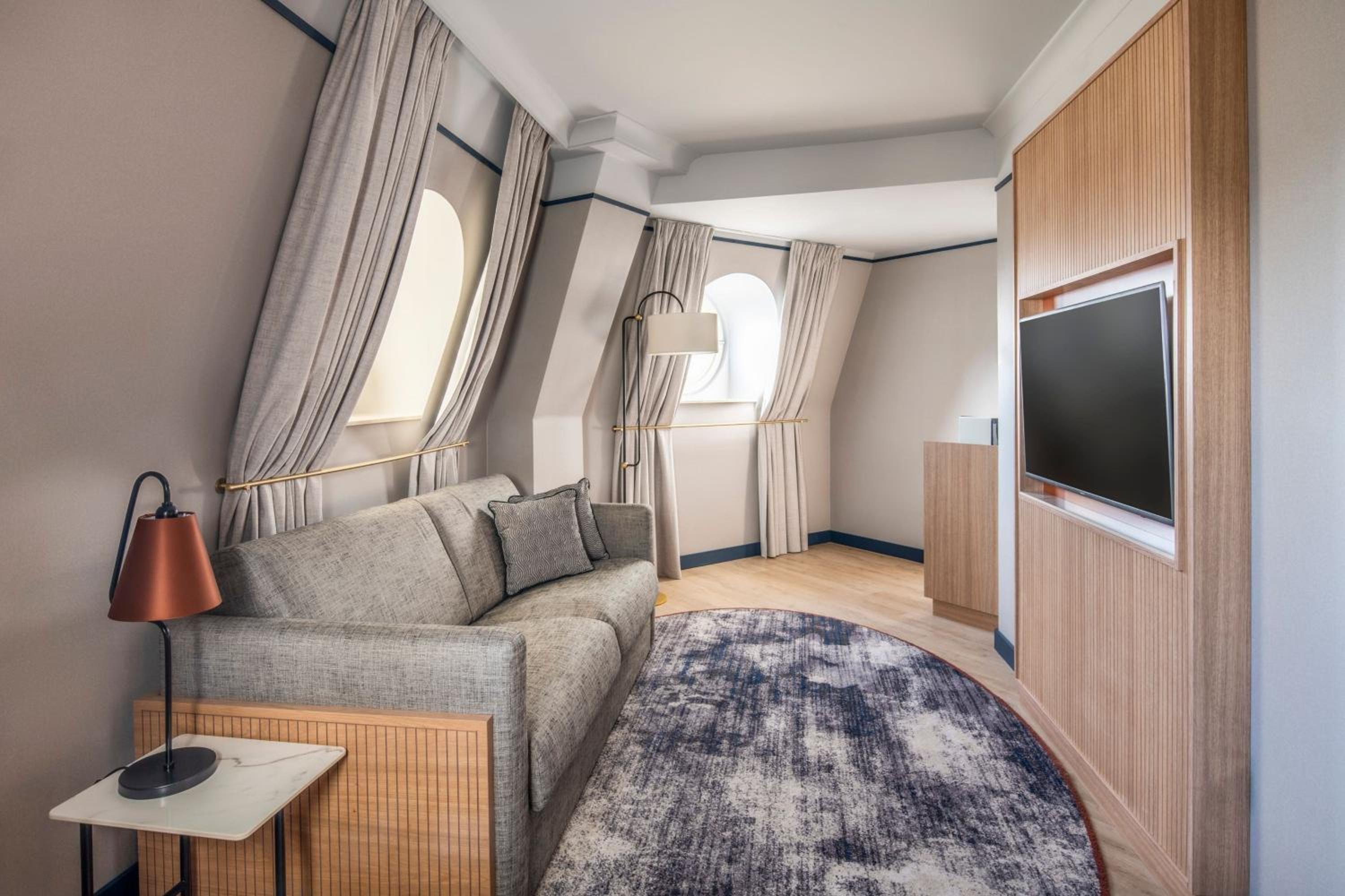Executive Suite - Club Lounge Access