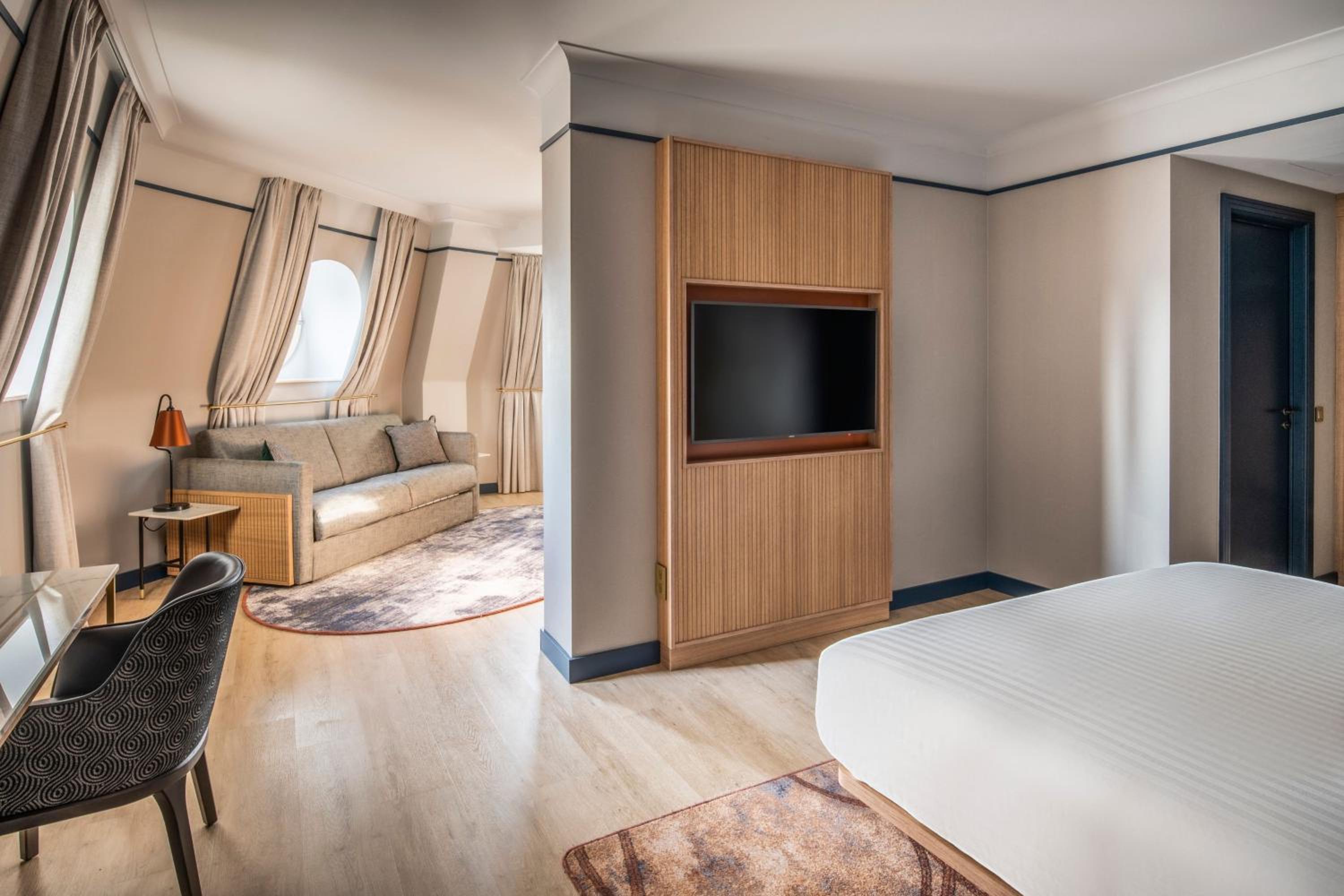 Executive Suite - Club Lounge Access