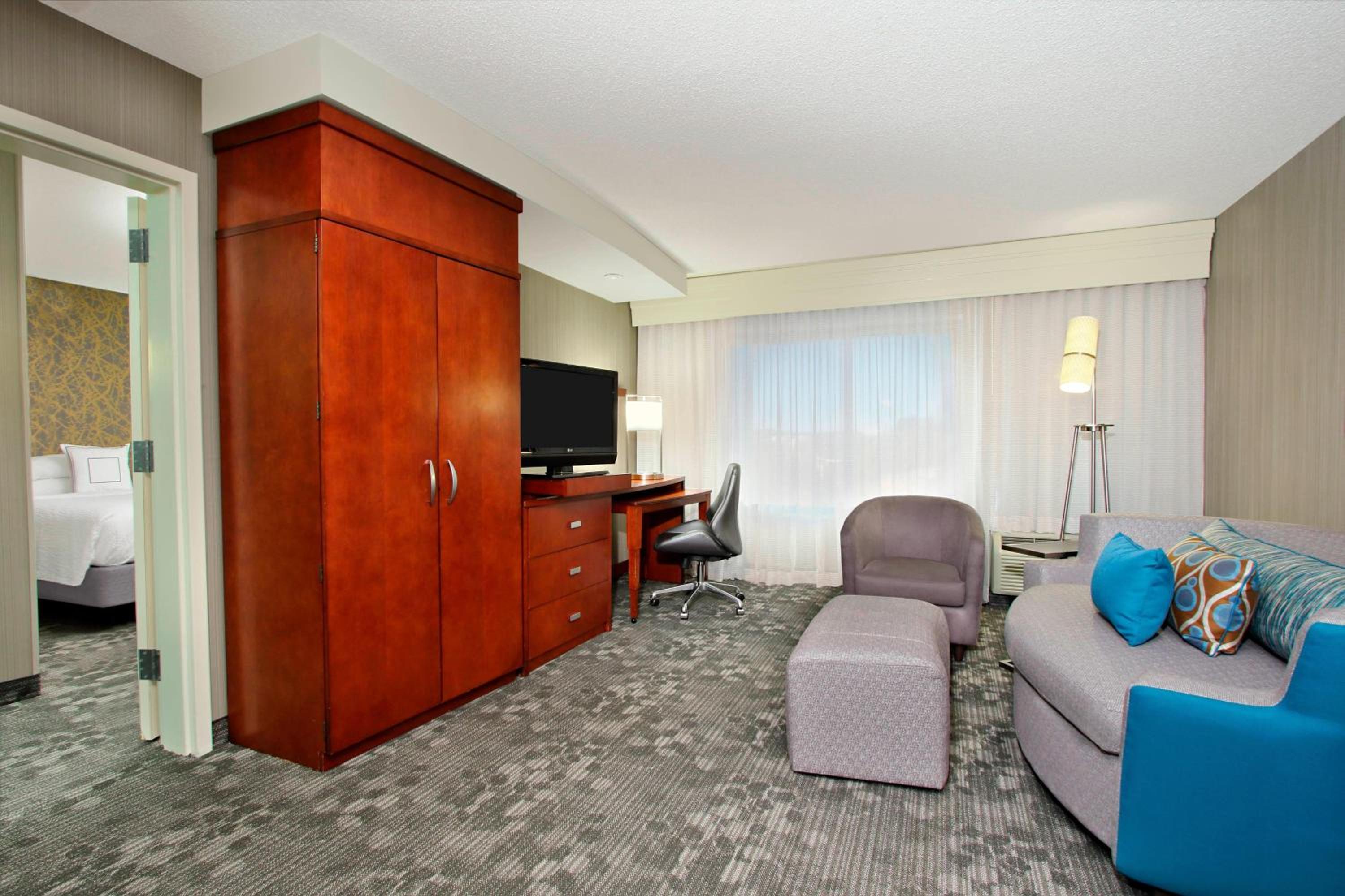 One-Bedroom Suite - Photo 1