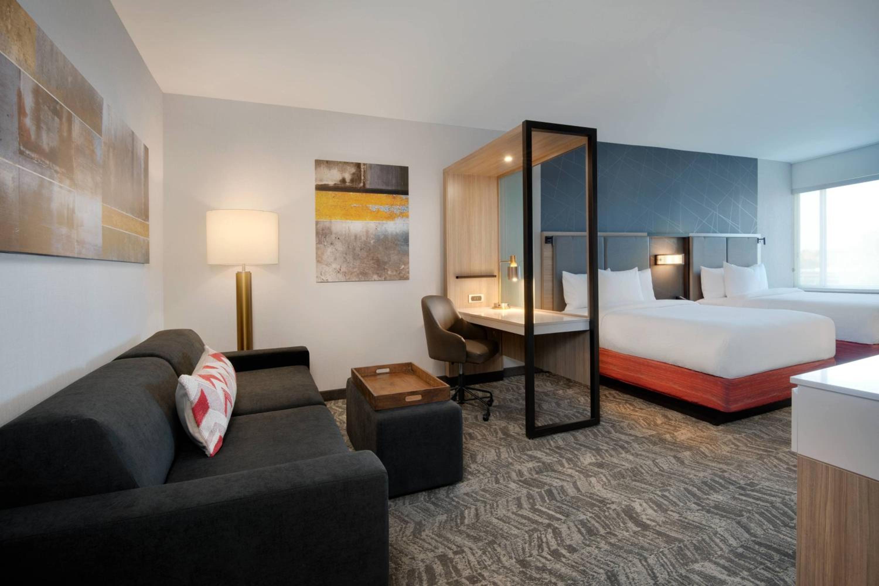 Queen Suite with Two Queen Beds and Sofa Bed - Photo 2