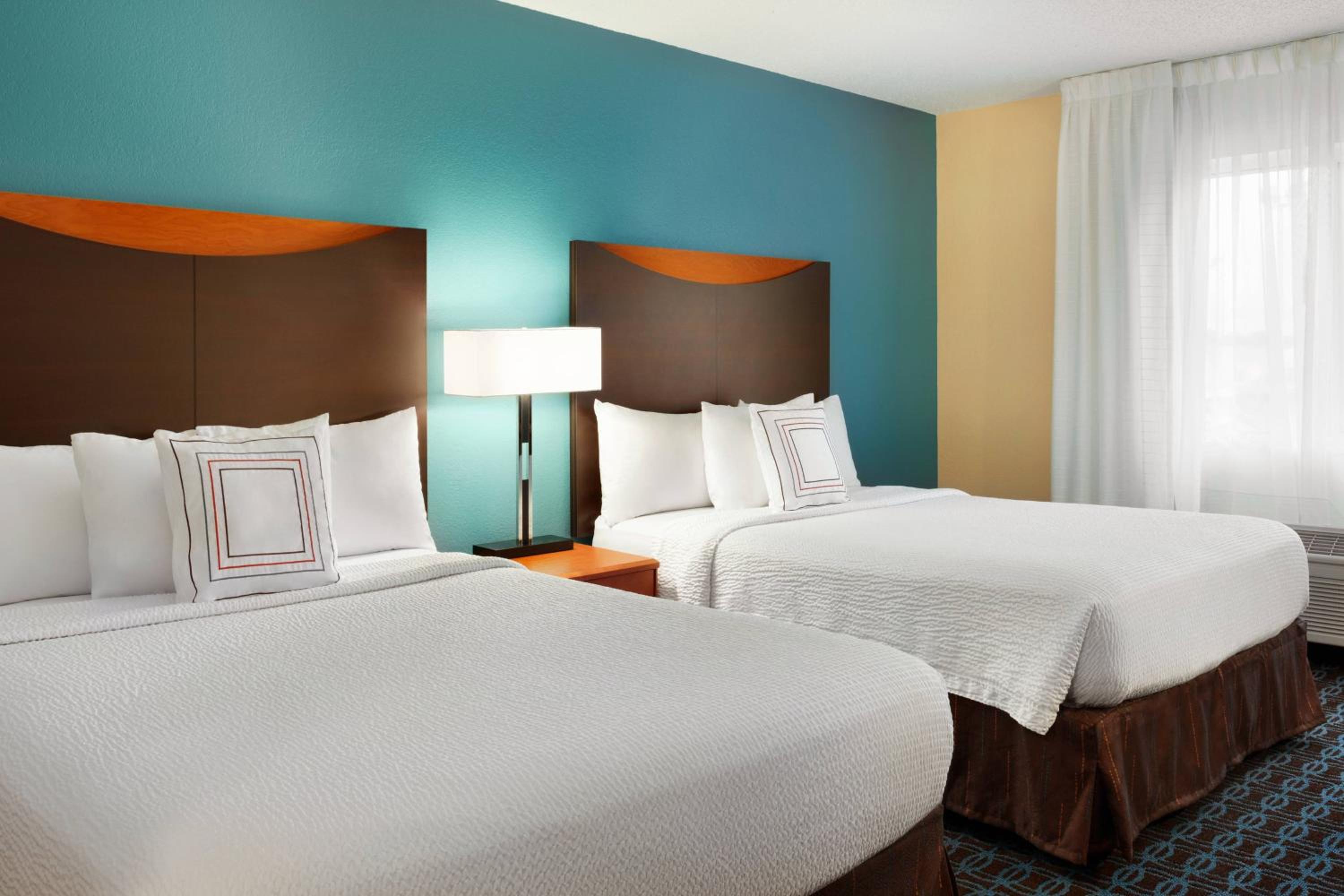 Queen Room with Two Queen Beds - Photo 1