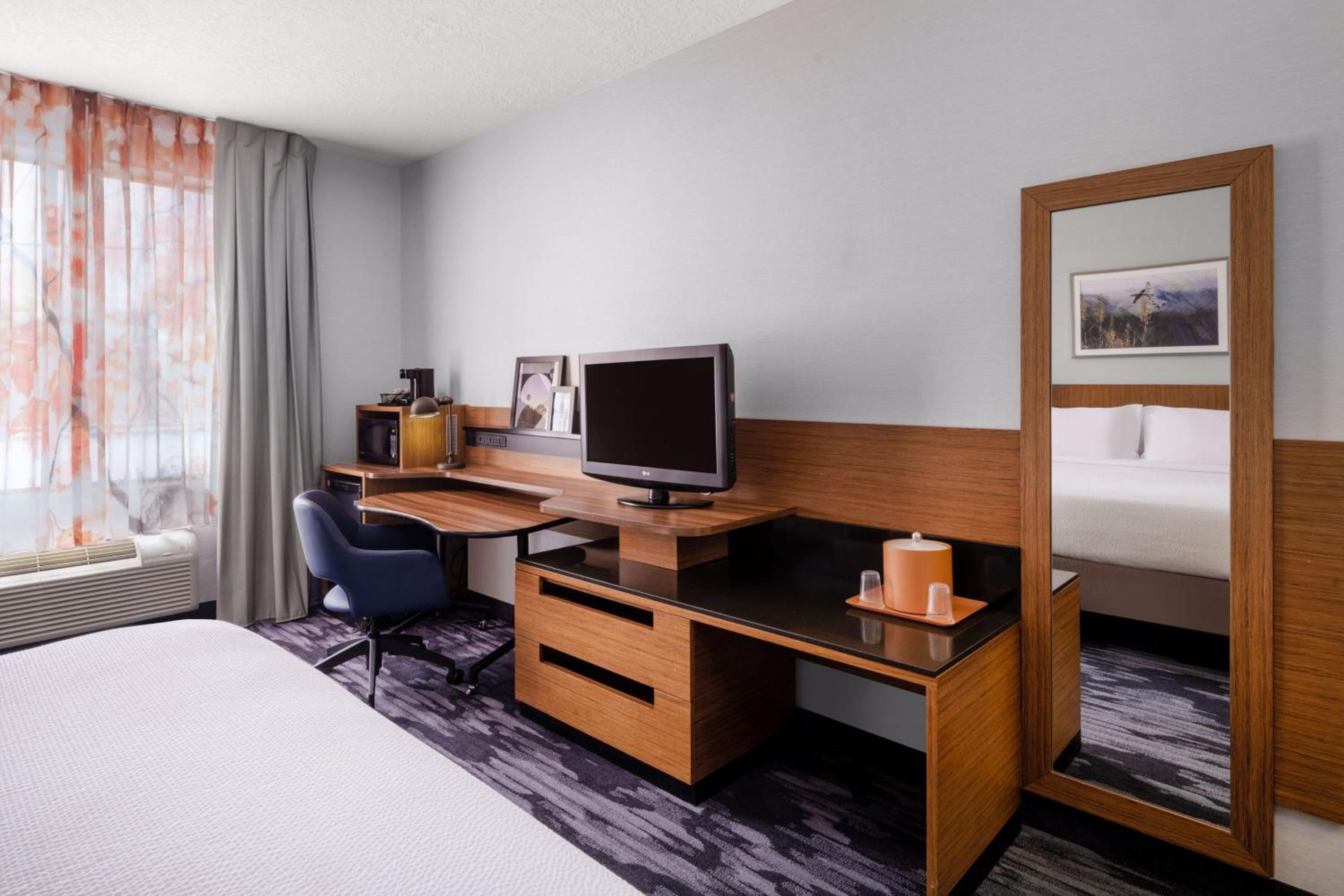 King Room with Sofa Bed - Photo 1