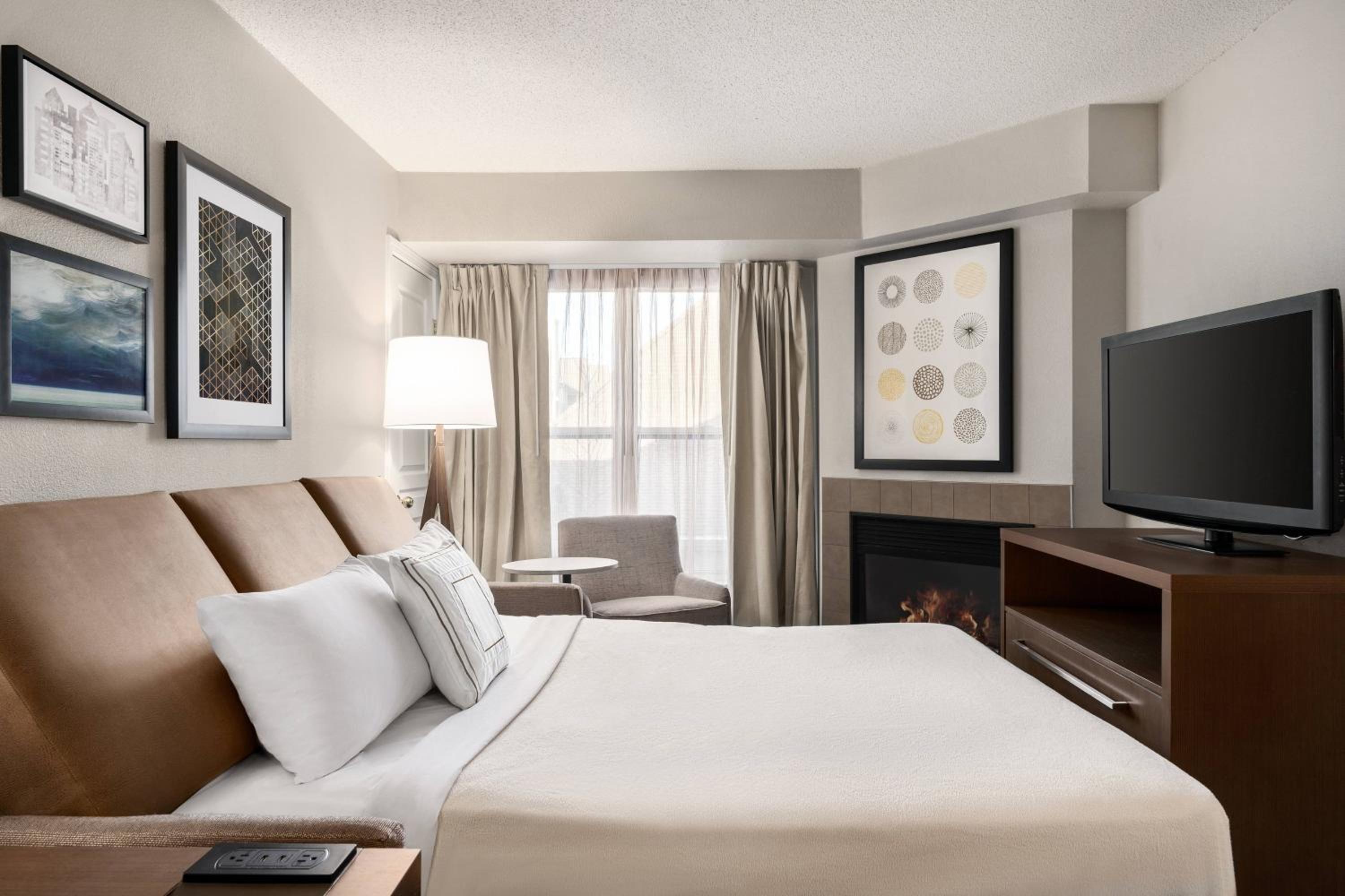 Two-Bedroom Suite - Photo 9