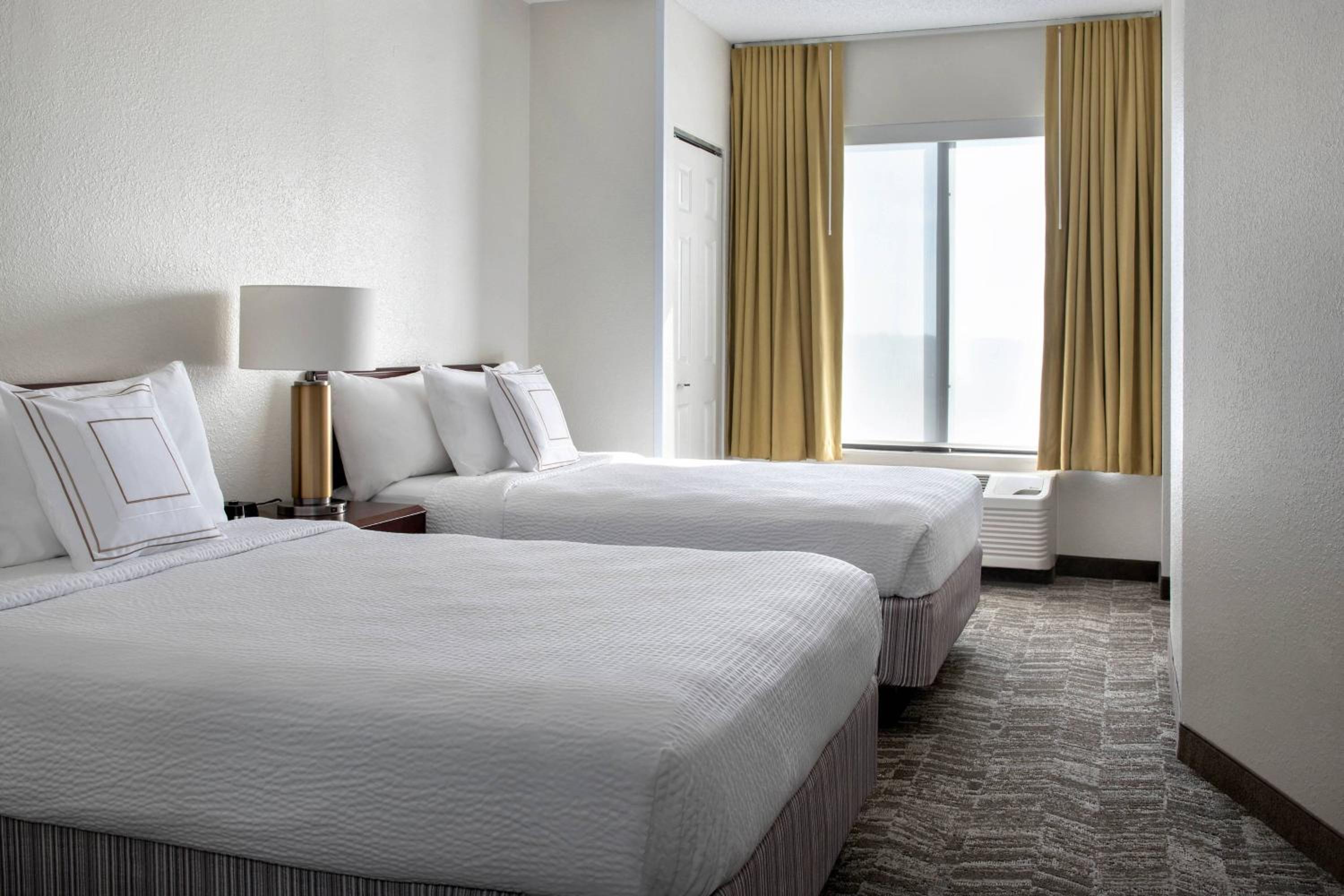 One-Bedroom Suite with Two Double Beds - Photo 4
