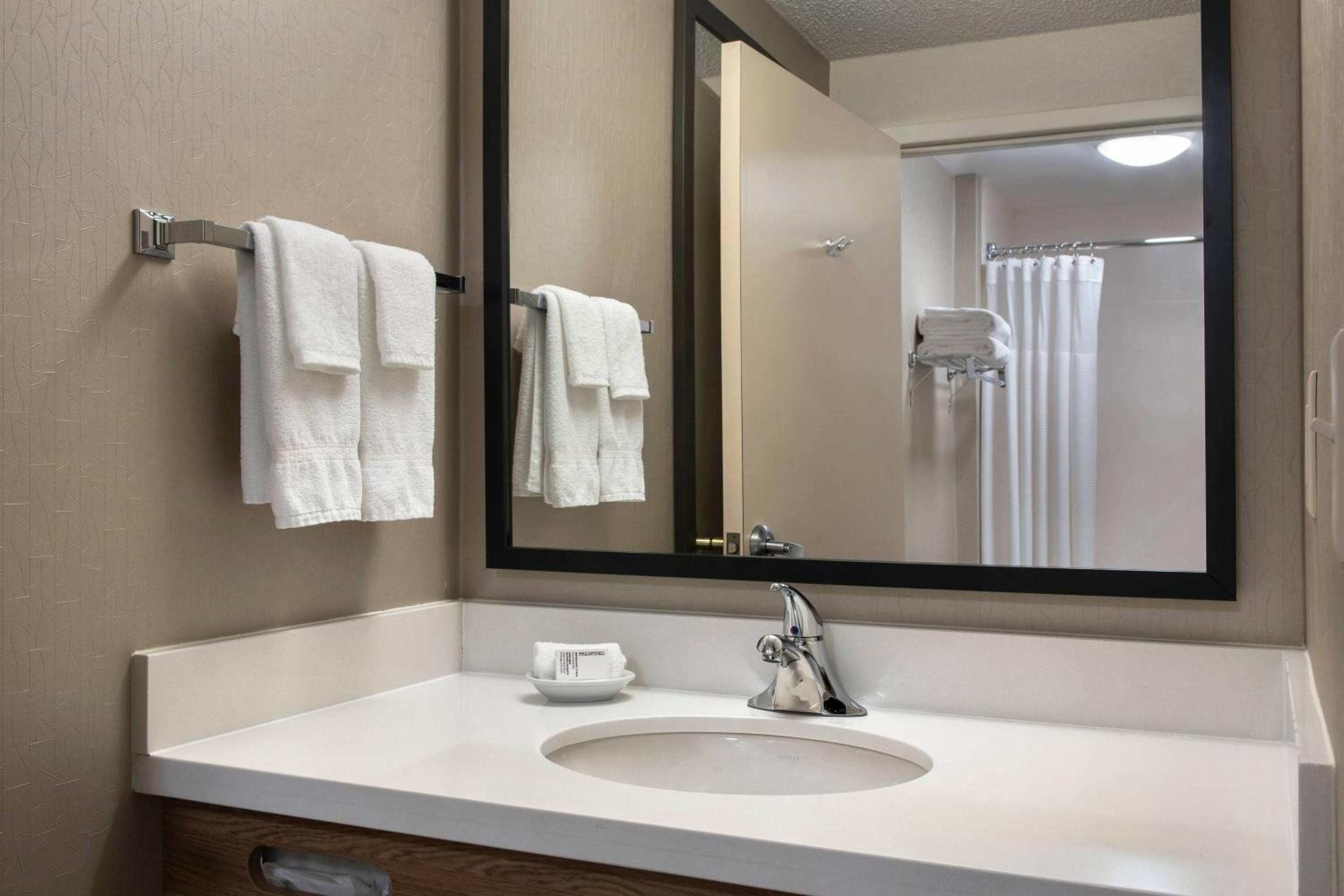 One-Bedroom Suite with Two Double Beds - Photo 6