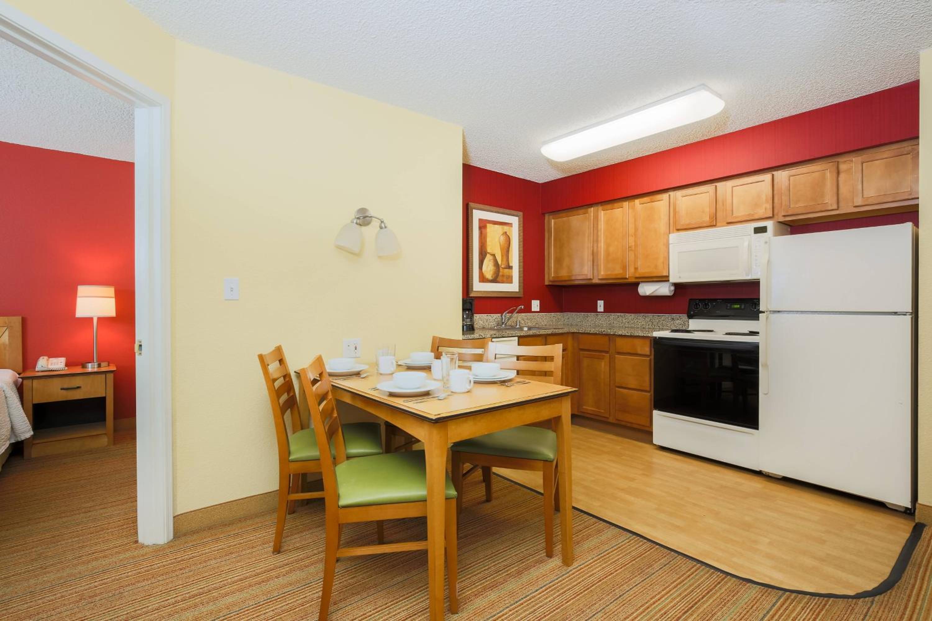 Two-Bedroom Suite - Photo 3
