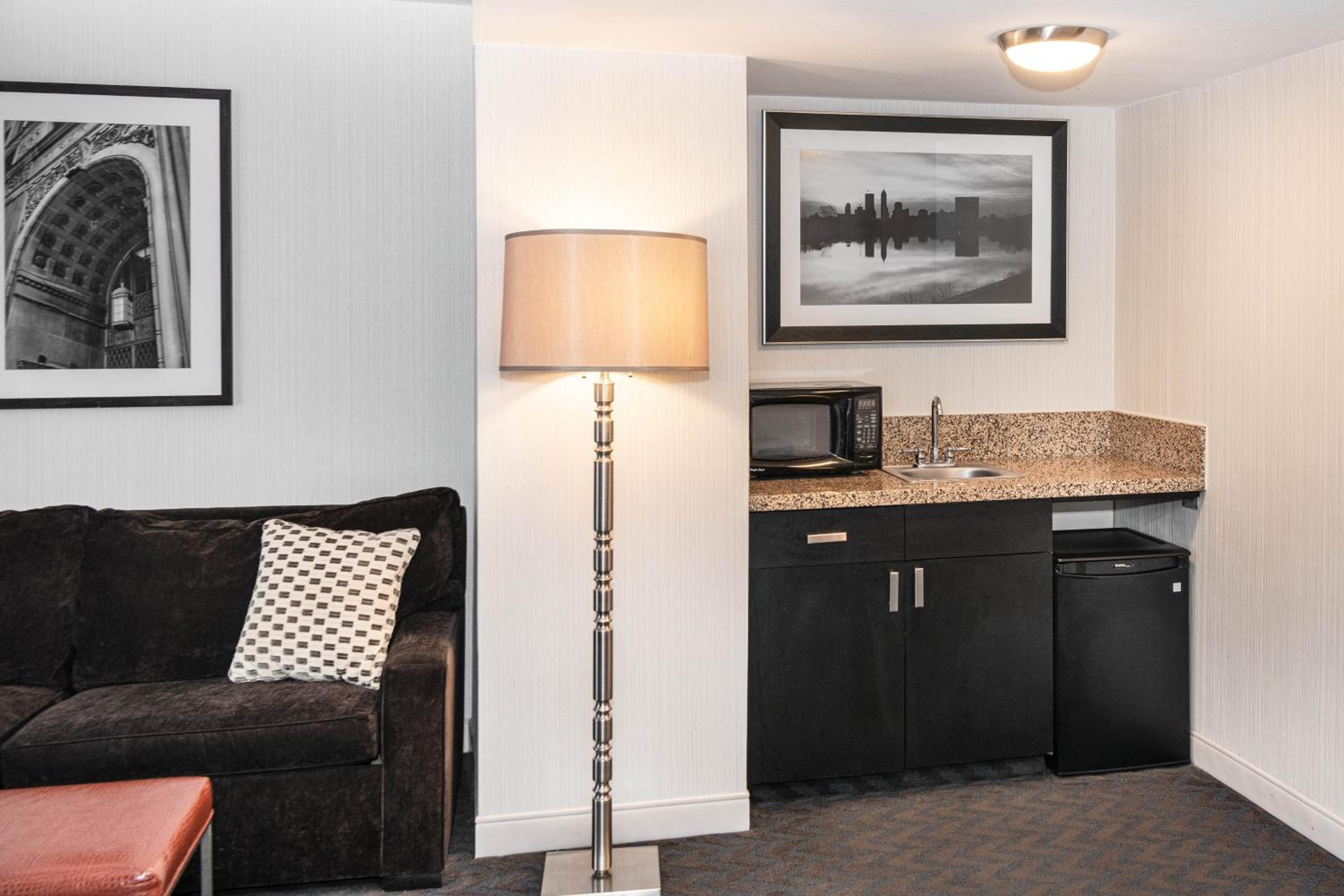 Suite, Executive Suite, 1 King, Sofa bed - Photo 2