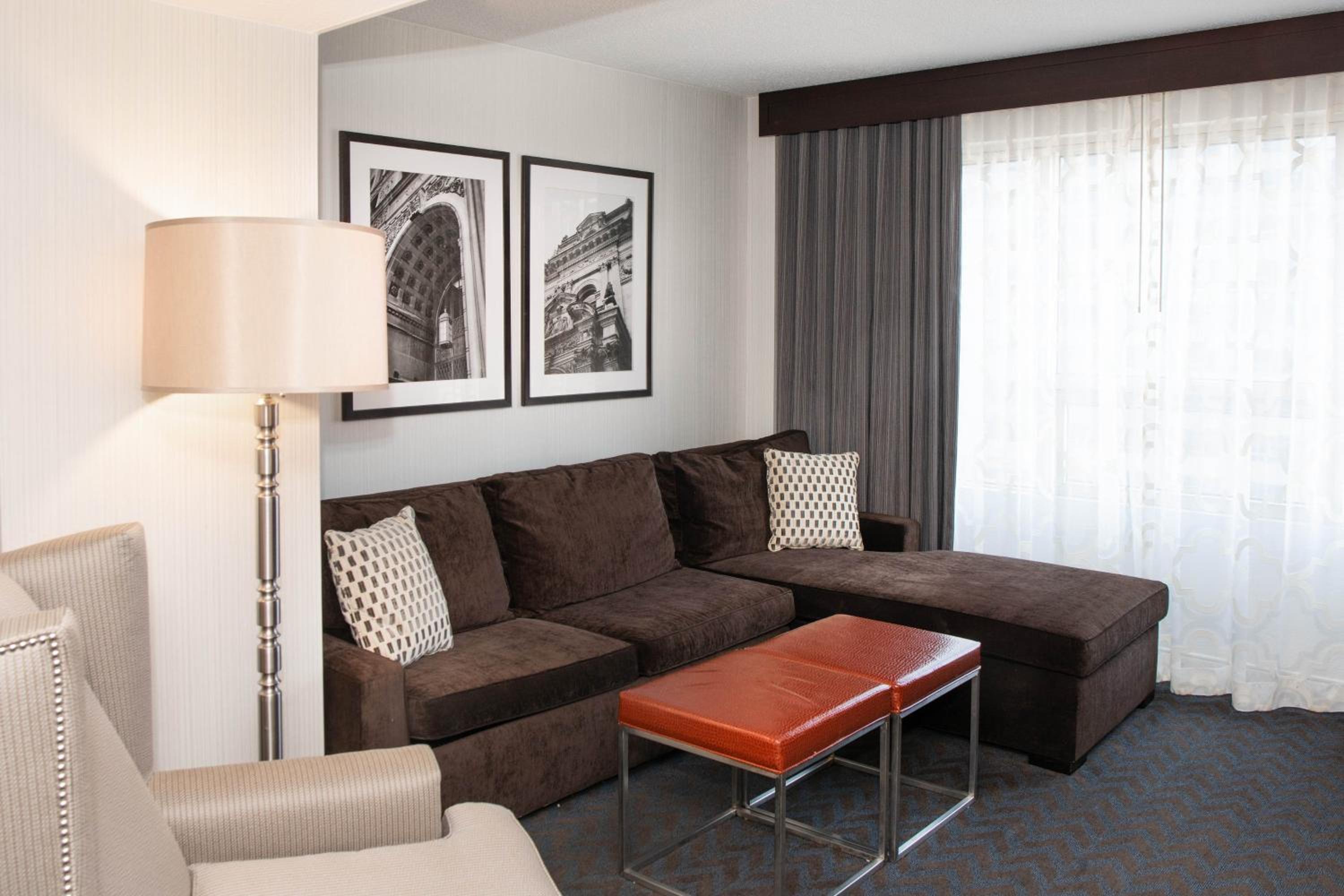 Suite, Executive Suite, 1 King, Sofa bed - Photo 5