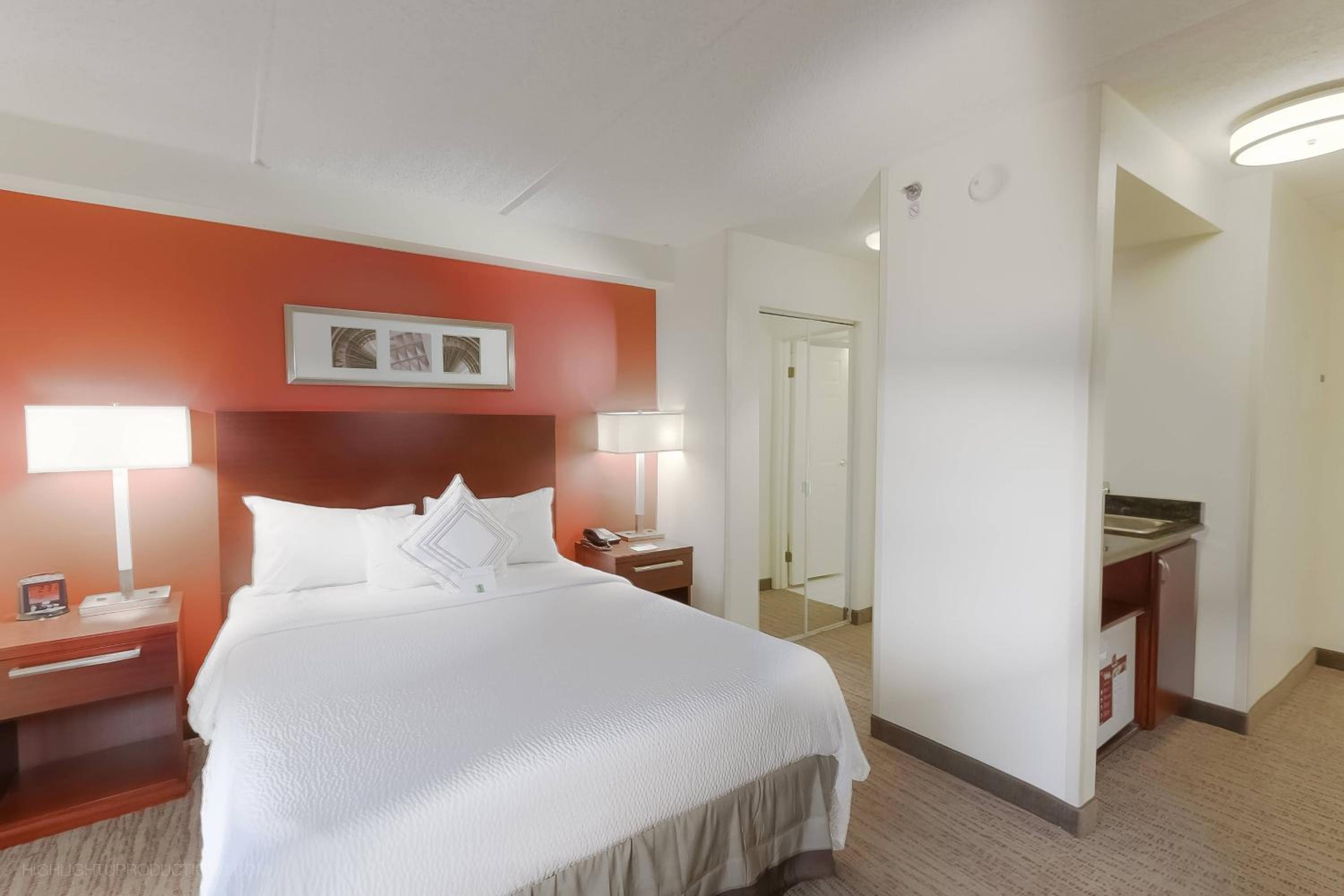 1 Queen Room - Photo 2