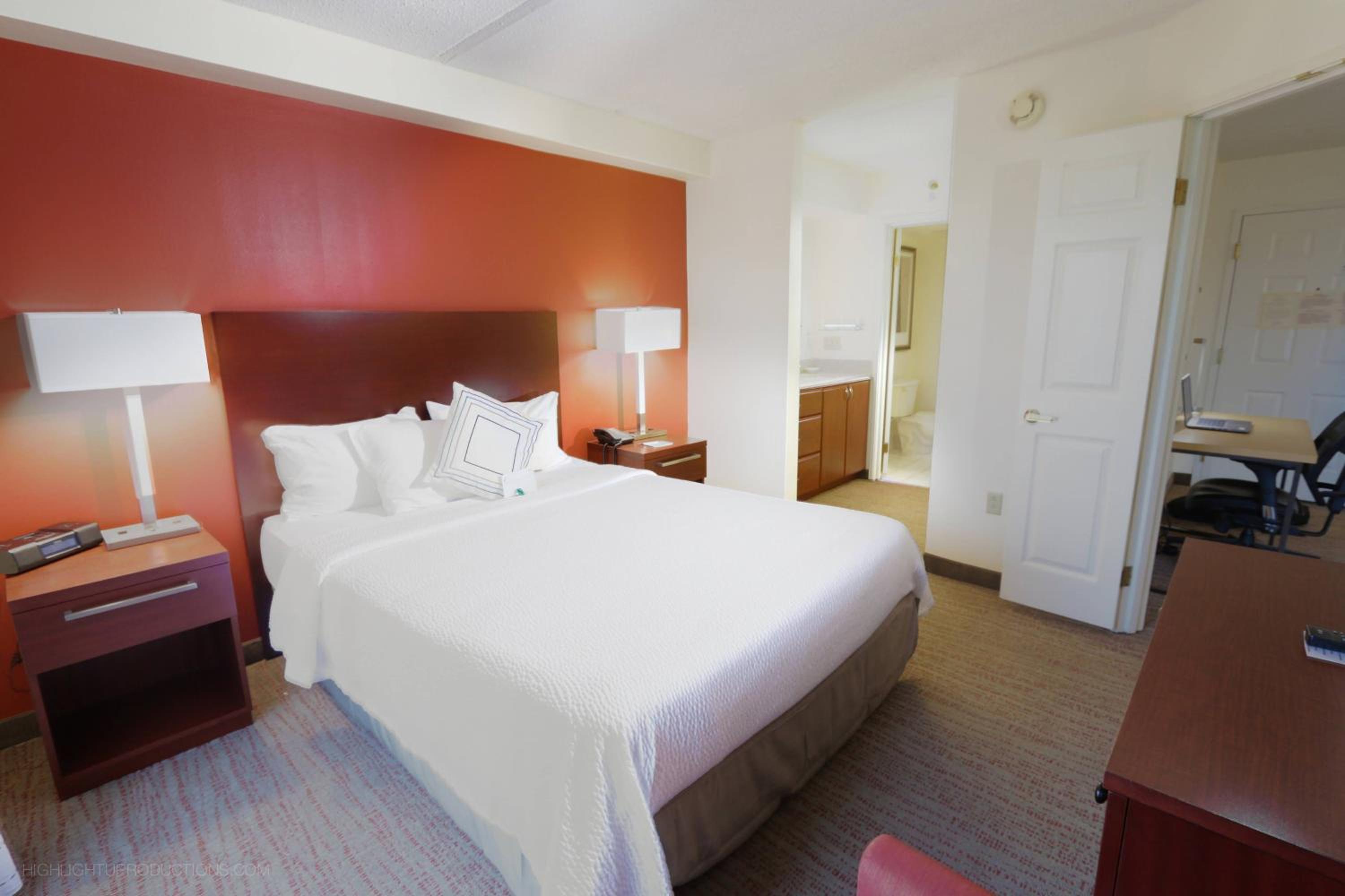 One-Bedroom Queen Suite with Sofa Bed - Photo 3