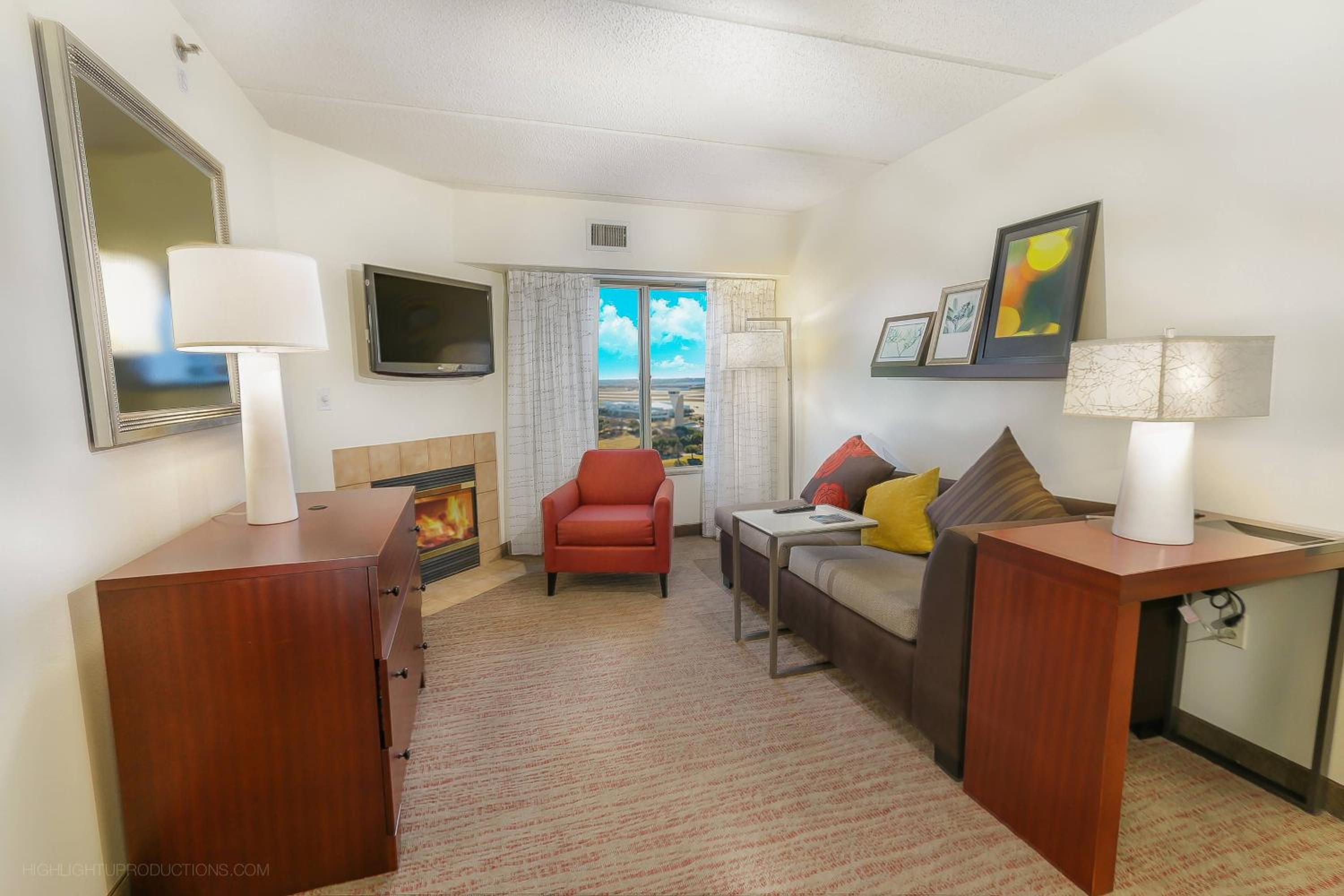 Two-Bedroom Queen Suite with Sofa Bed - Photo 4