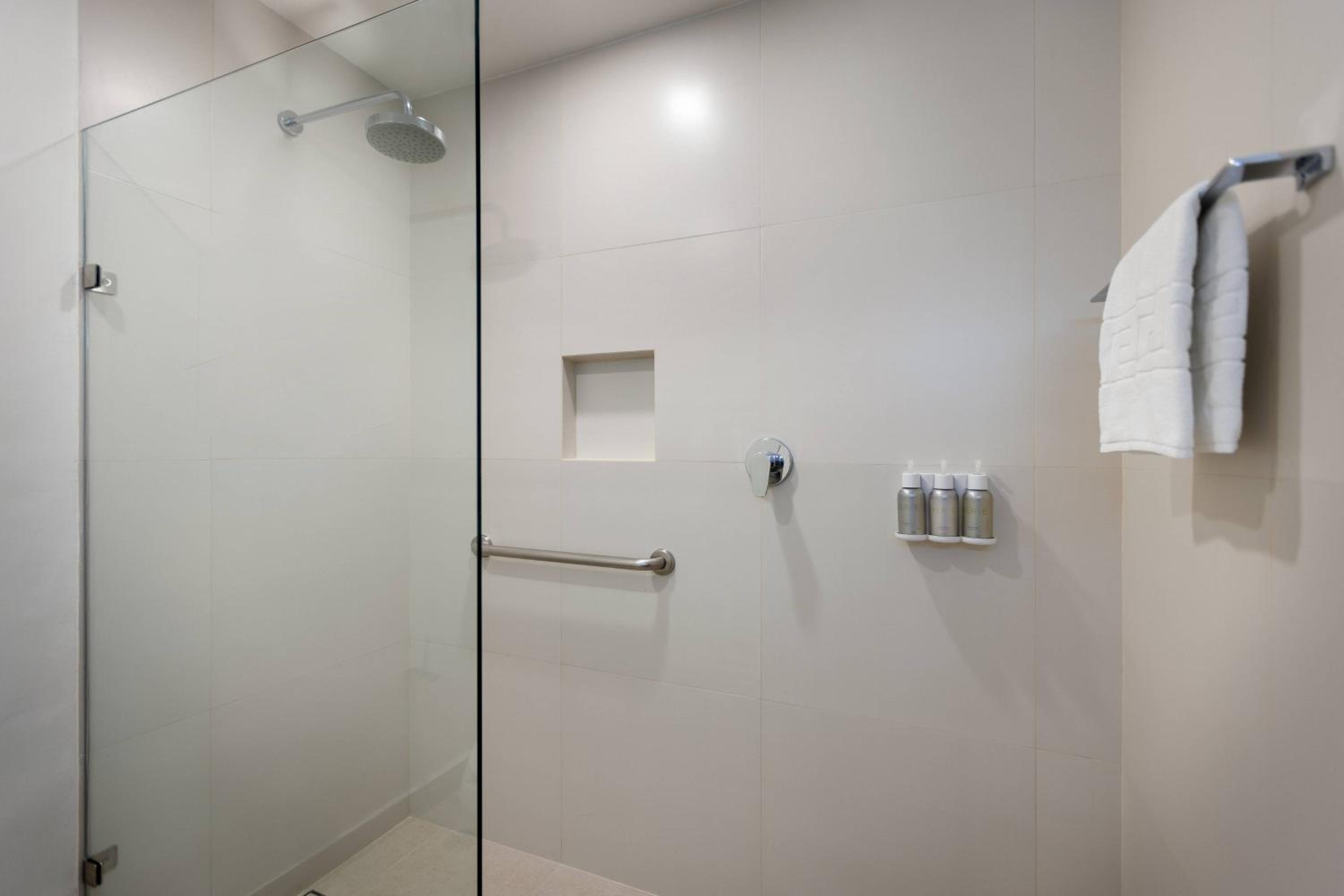 Standard Room with Two Double Beds and Airport Transfer photo 3