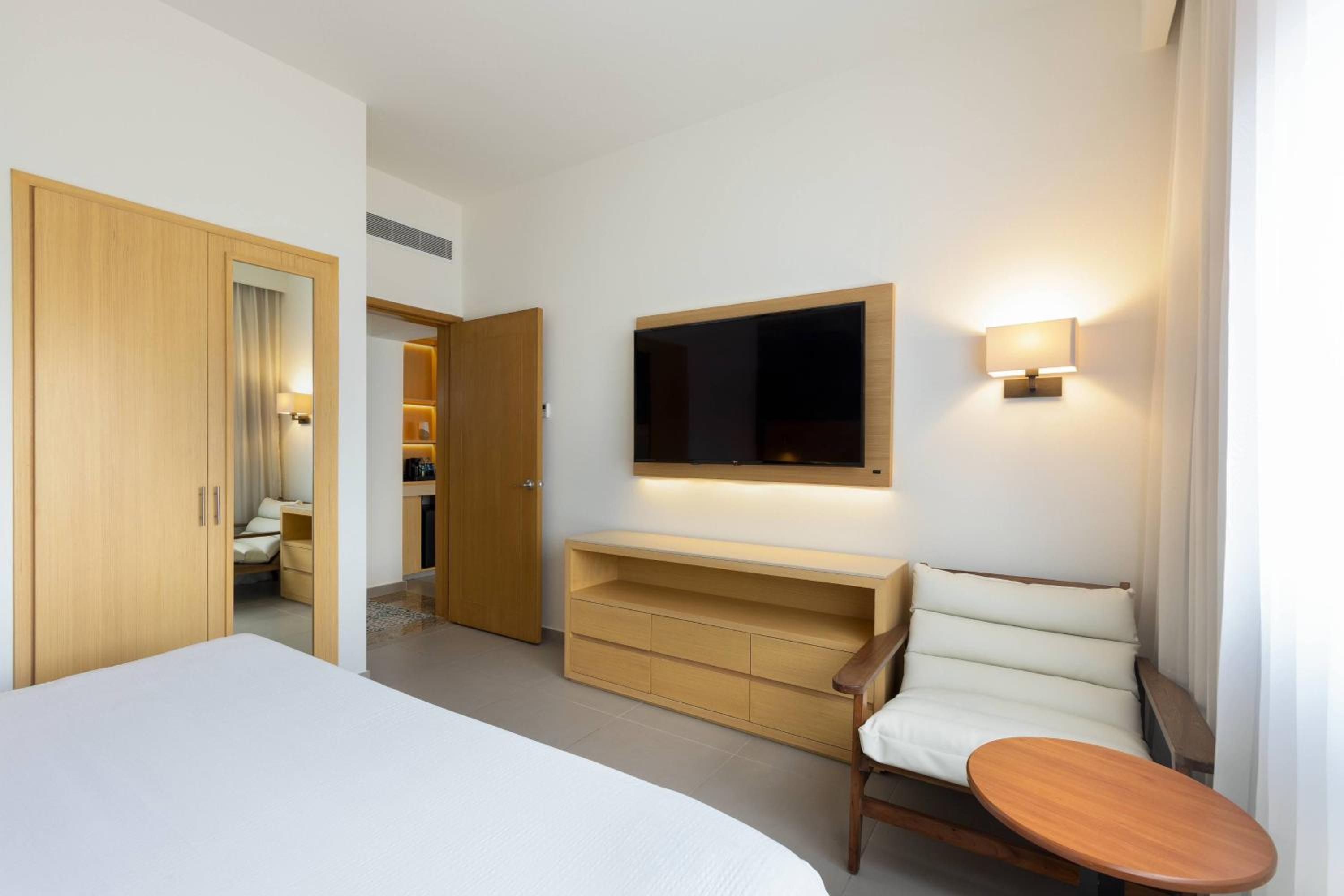 Junior Suite with Airport Transfer photo 2