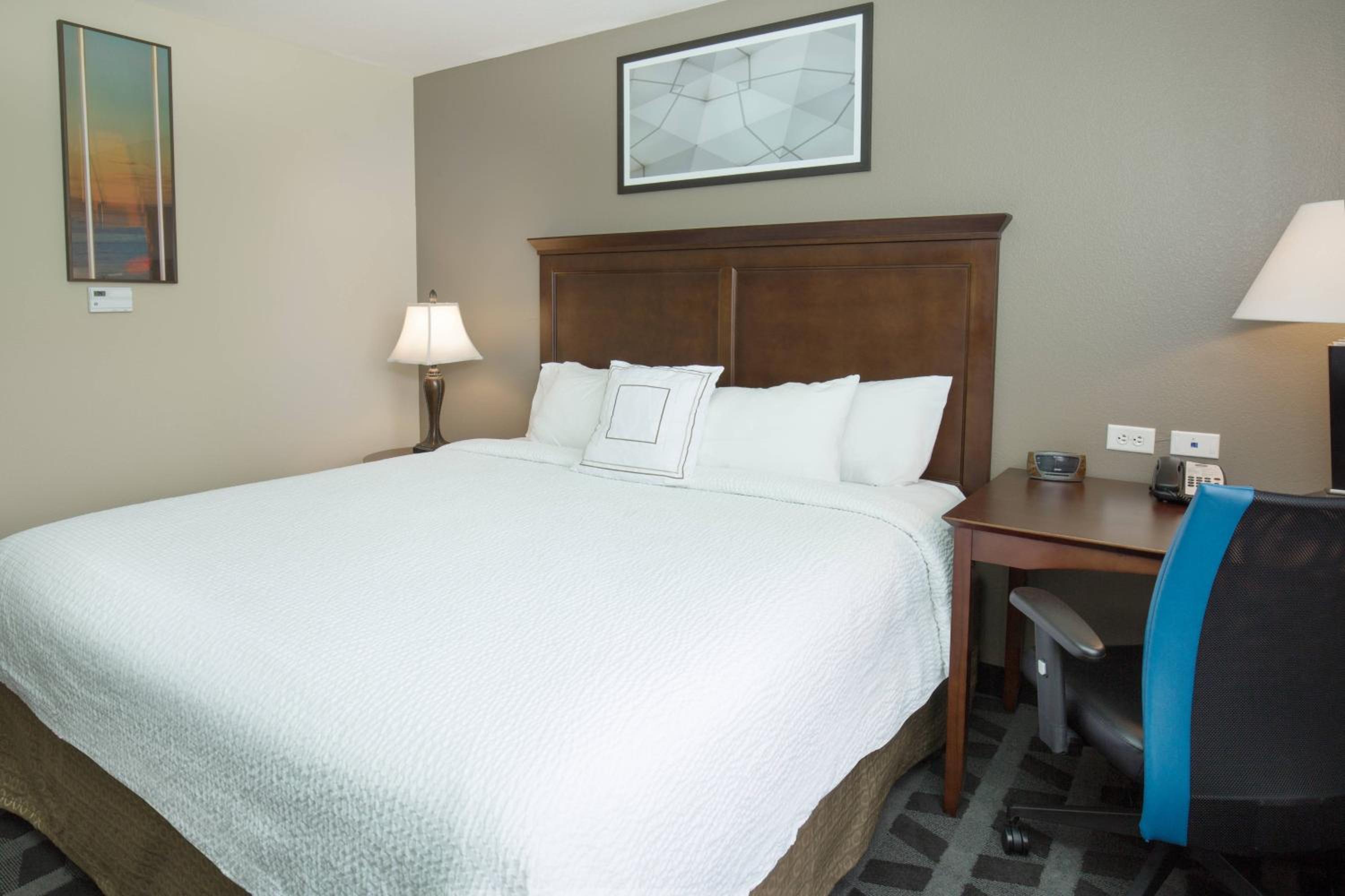 One-Bedroom King Suite with Sofa Bed - Photo 1