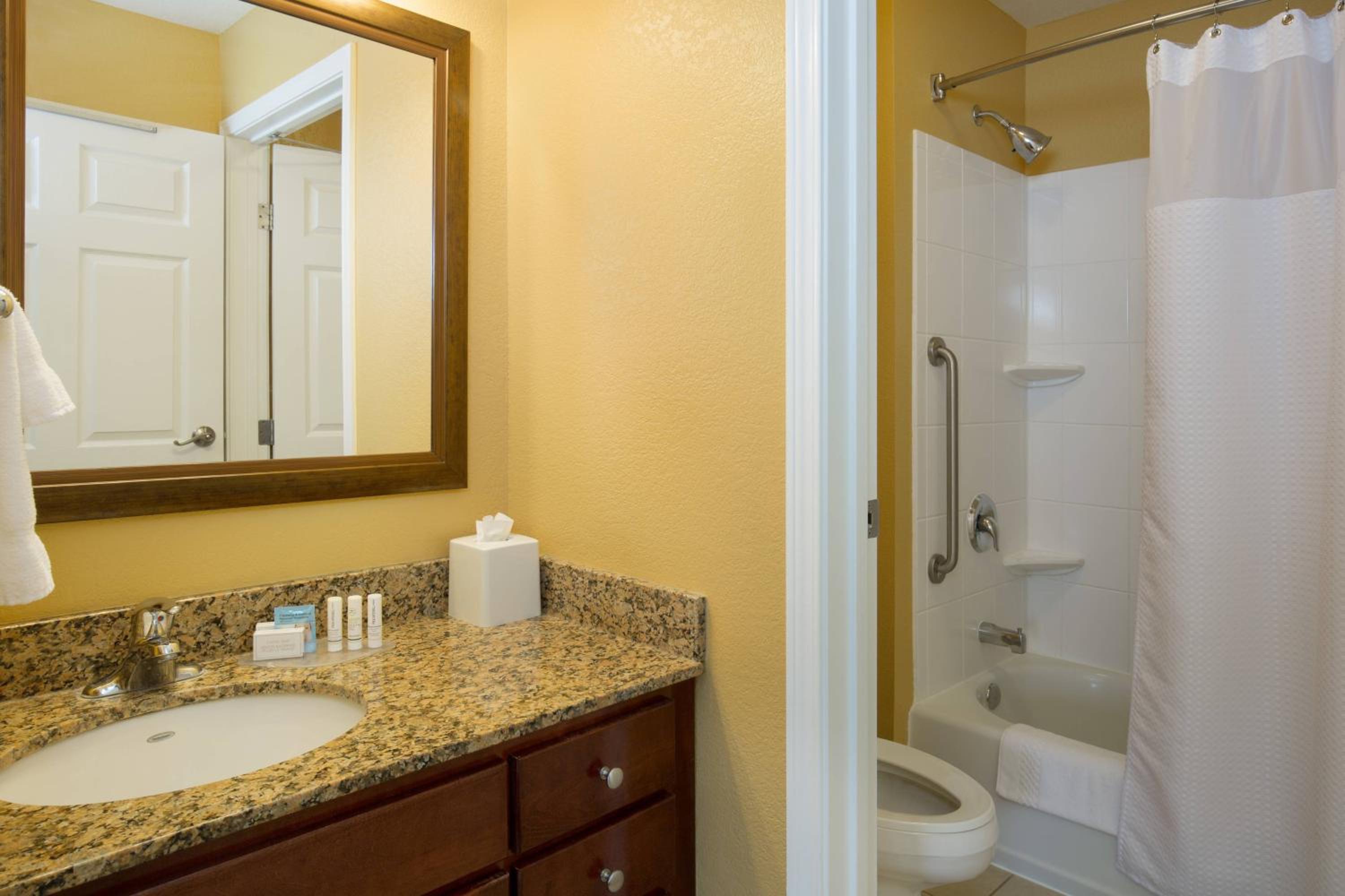 One-Bedroom King Suite - Photo 3