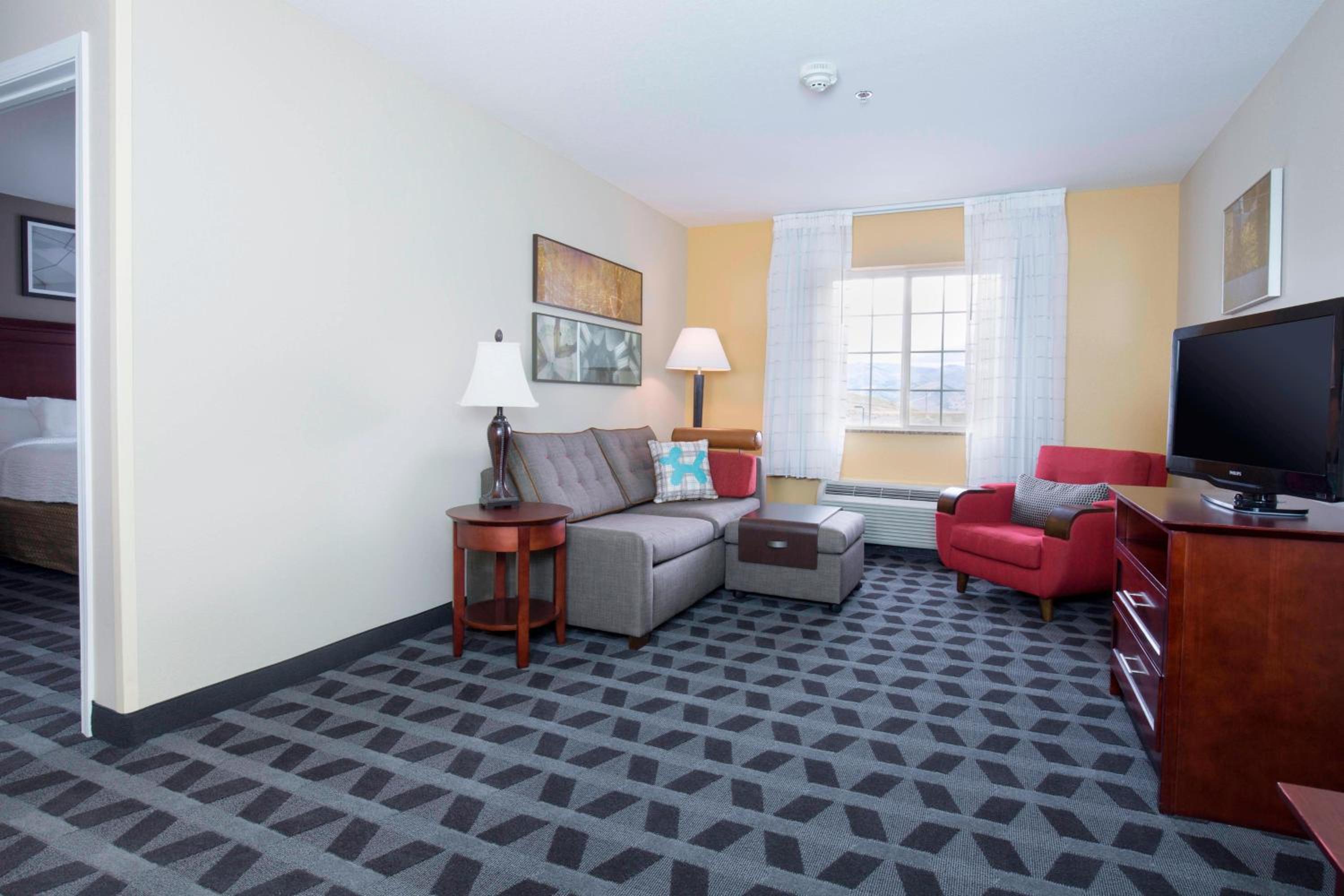 One-Bedroom King Suite - Photo 4