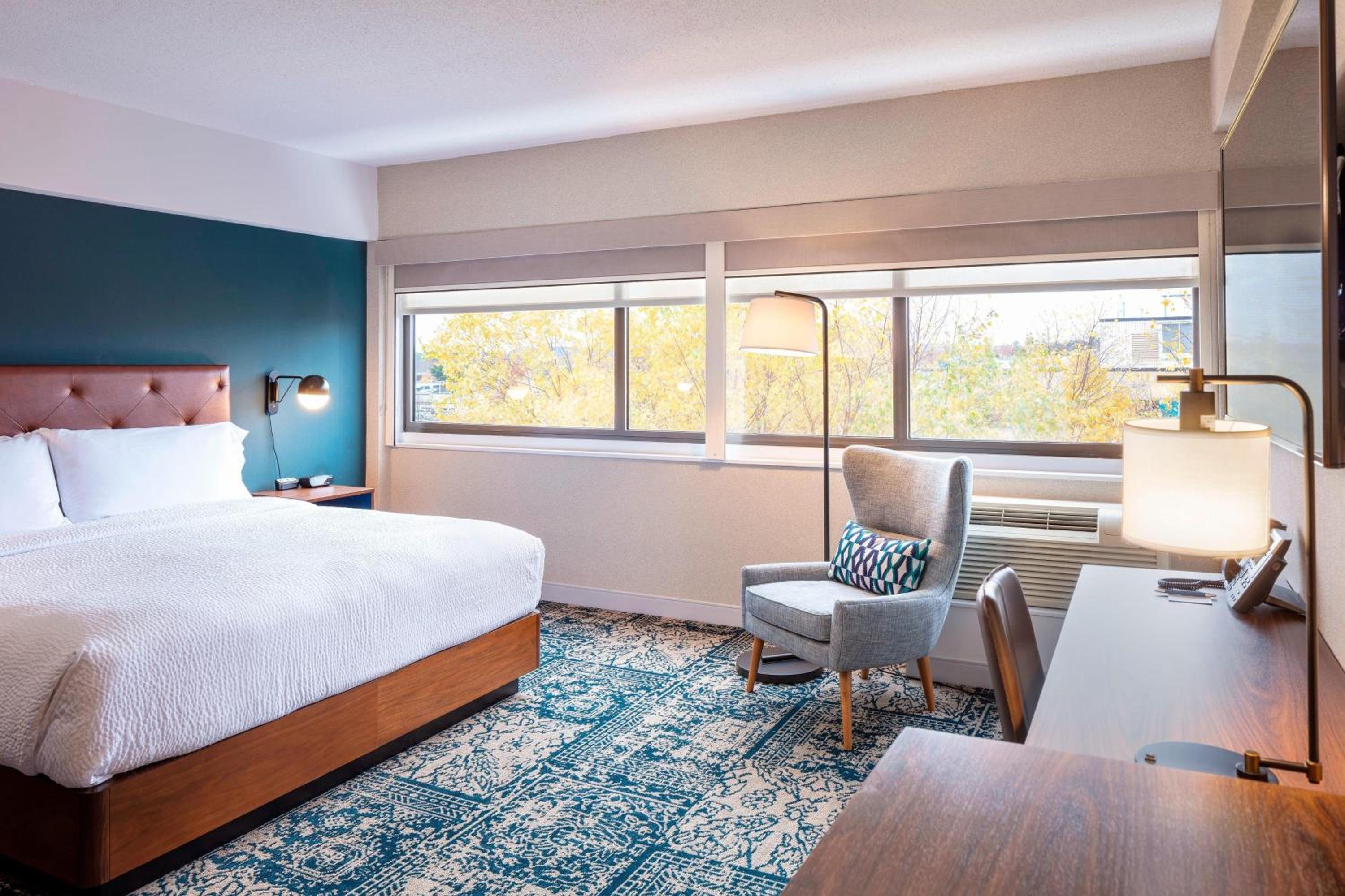 Larger Guest room, 1 King - Photo 5