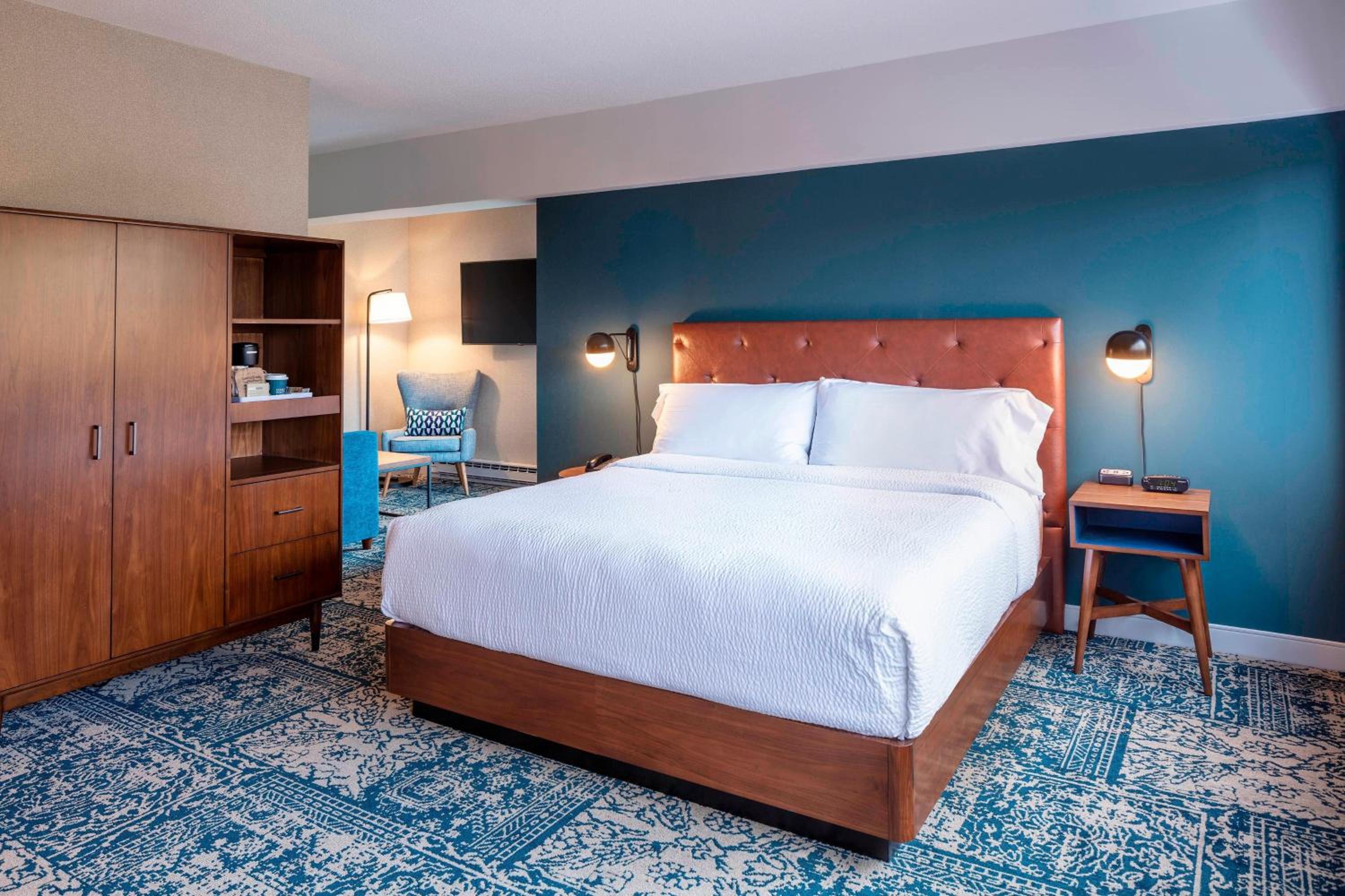 Larger Guest room, 1 King - Photo 6
