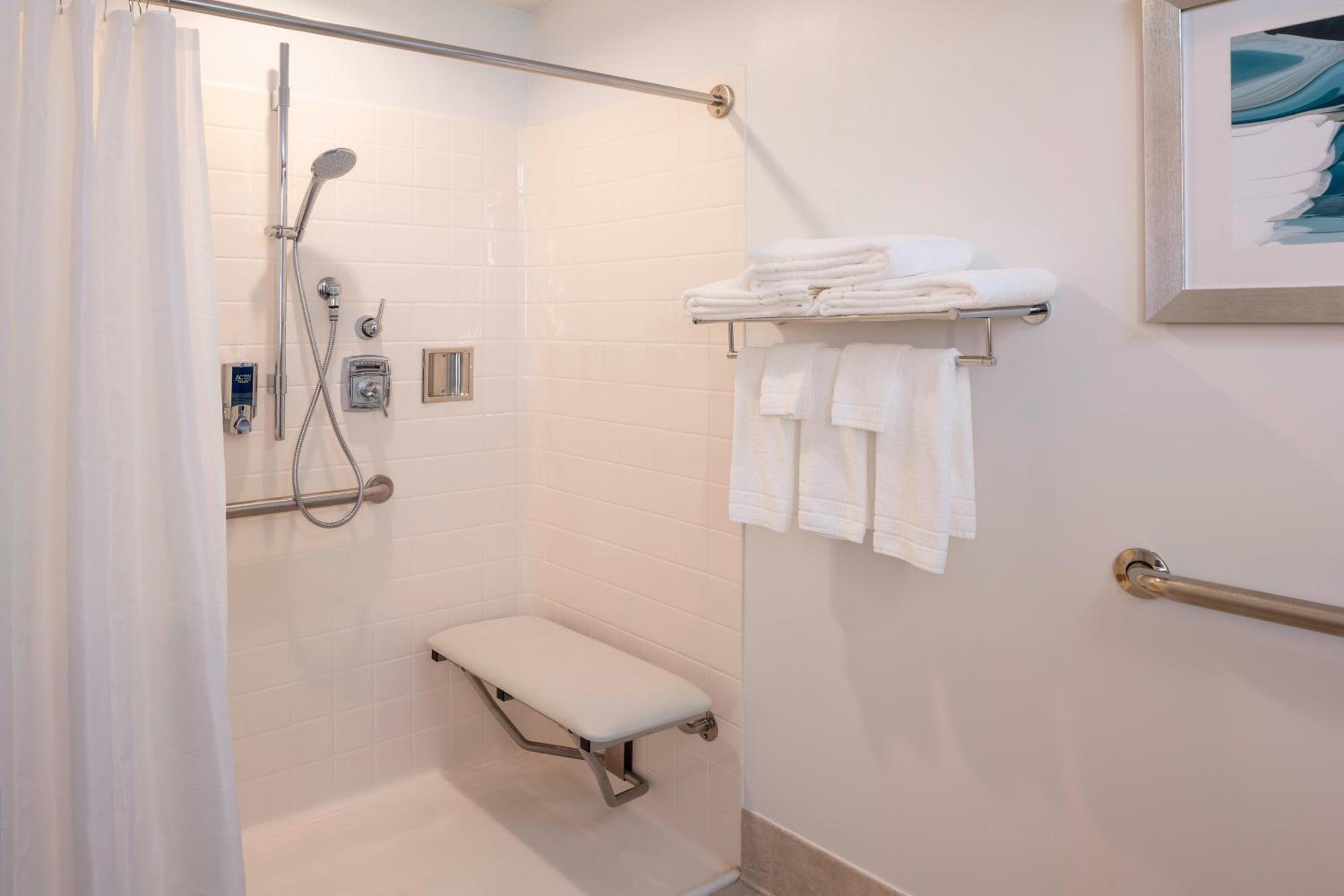 Larger Guest room, 1 King - Photo 9