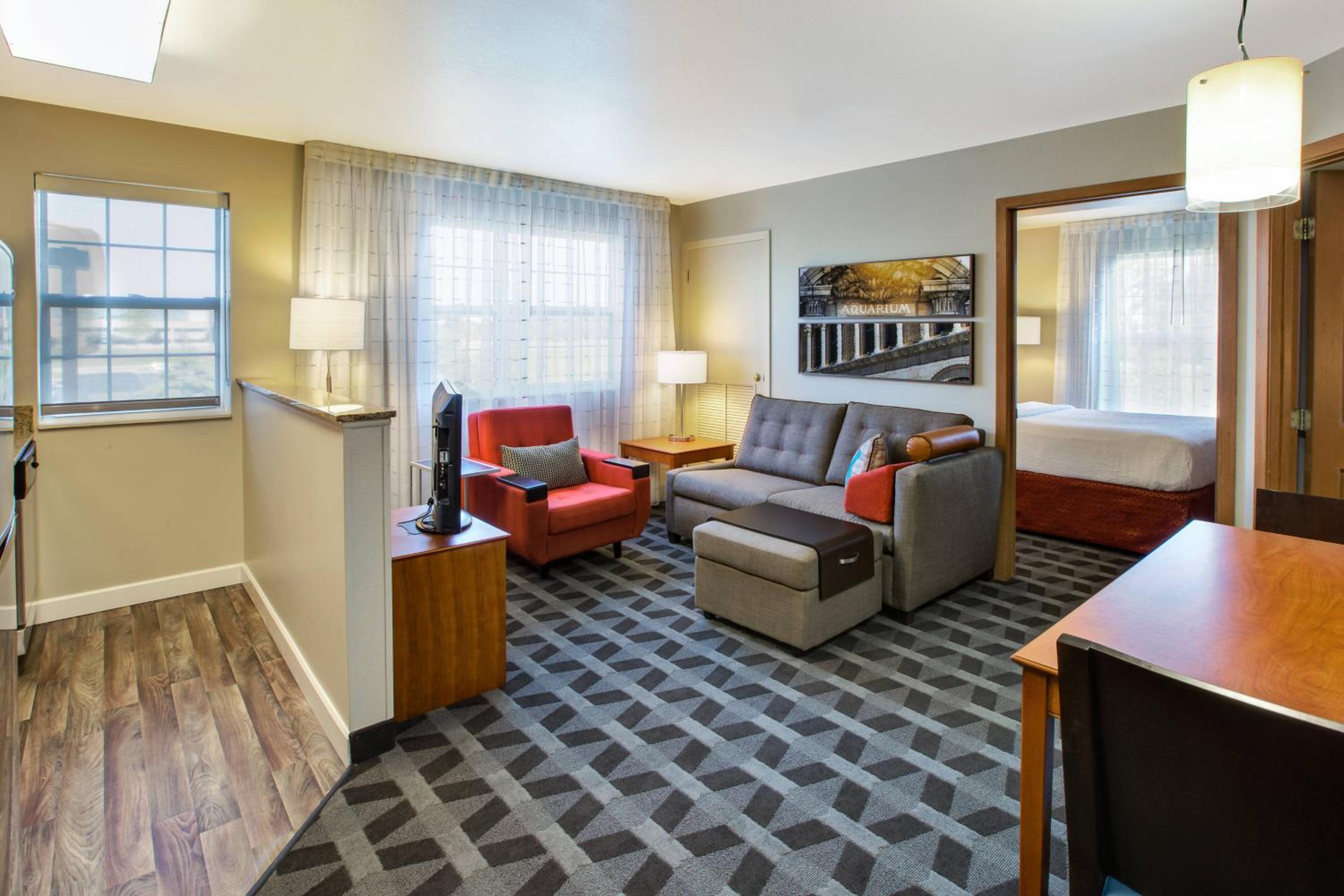 Two-Bedroom Suite - Photo 4