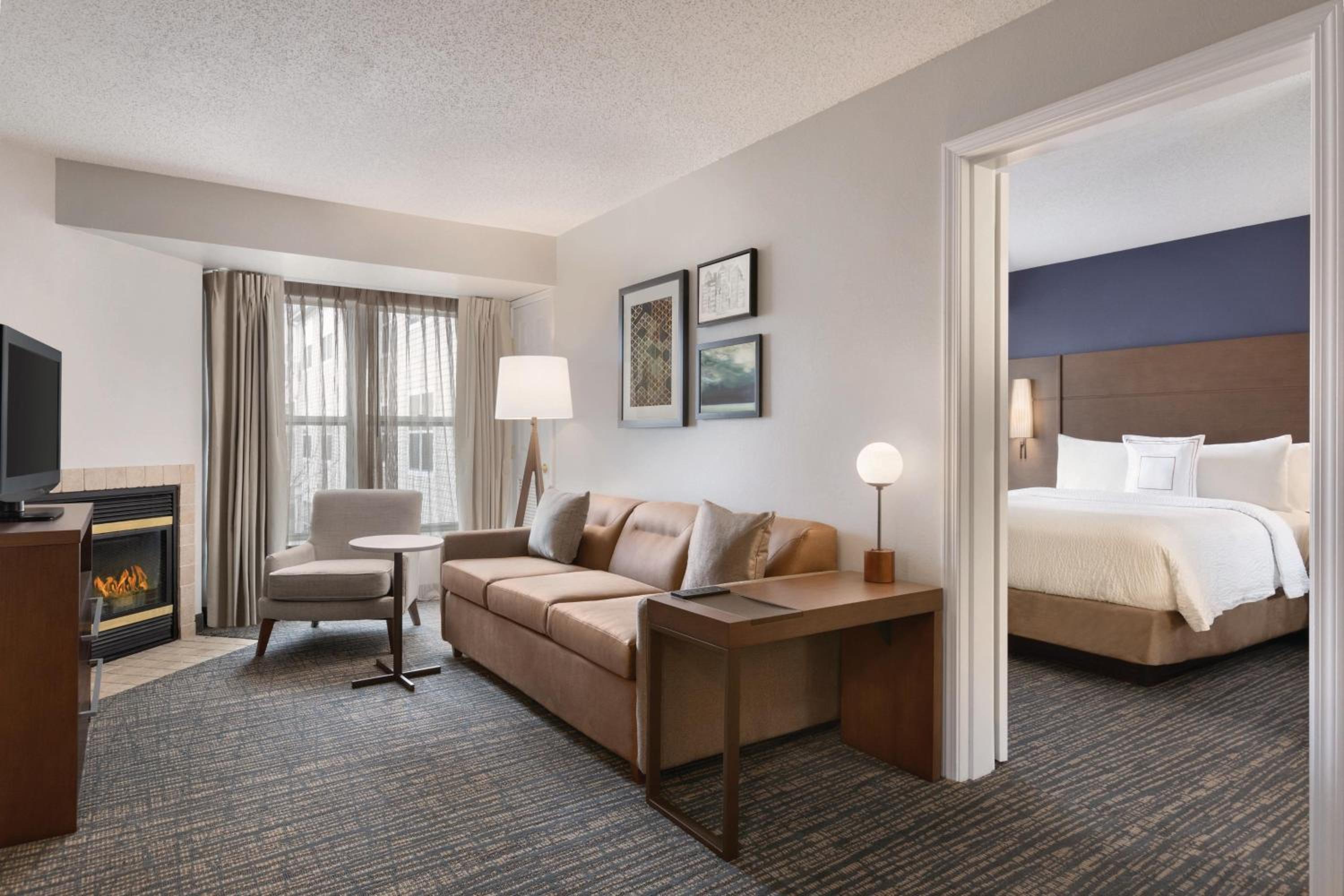 Two-Bedroom Queen Suite - Photo 3