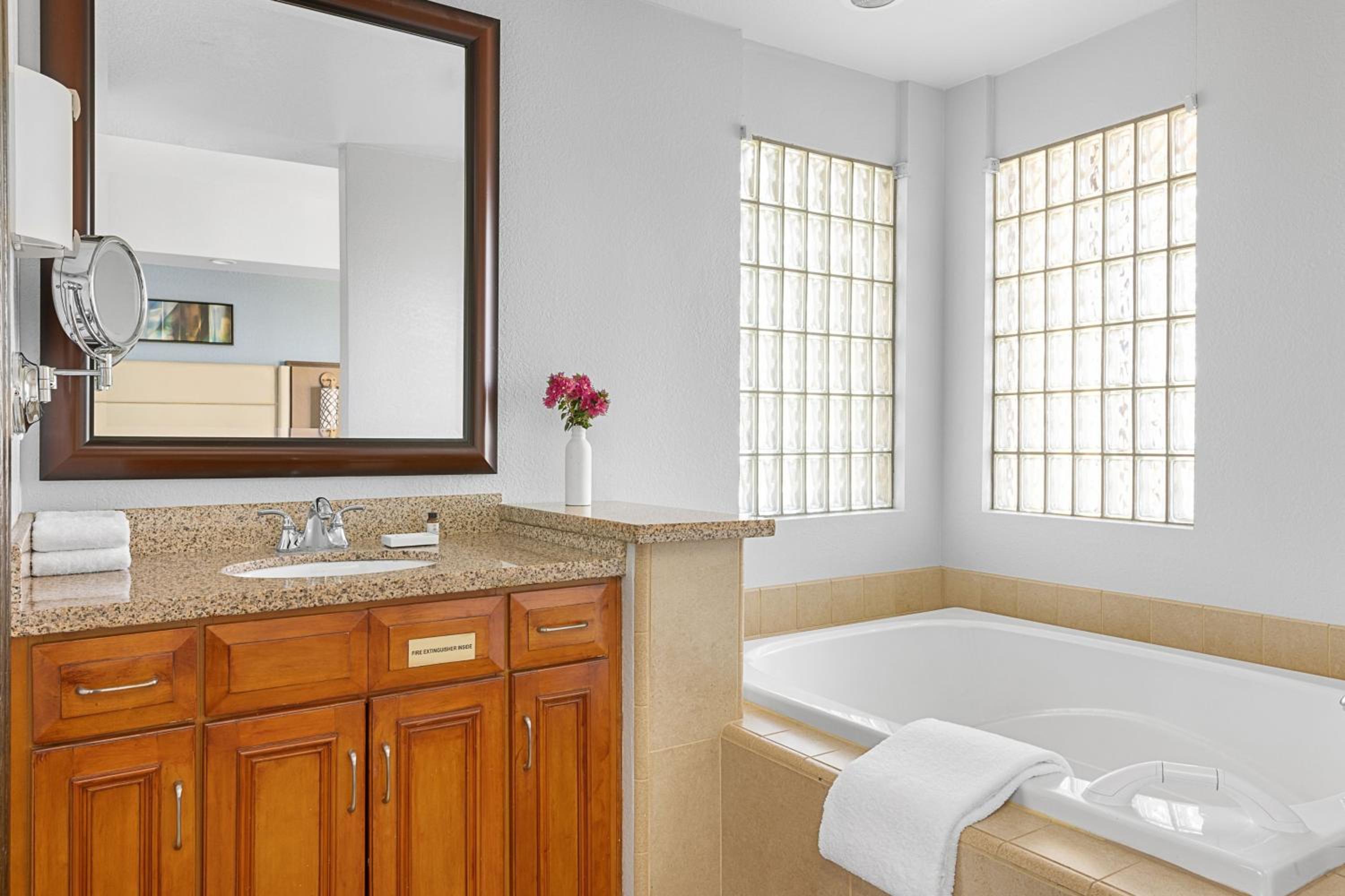 Queen Room with Two Queen Beds and Balcony - Photo 3