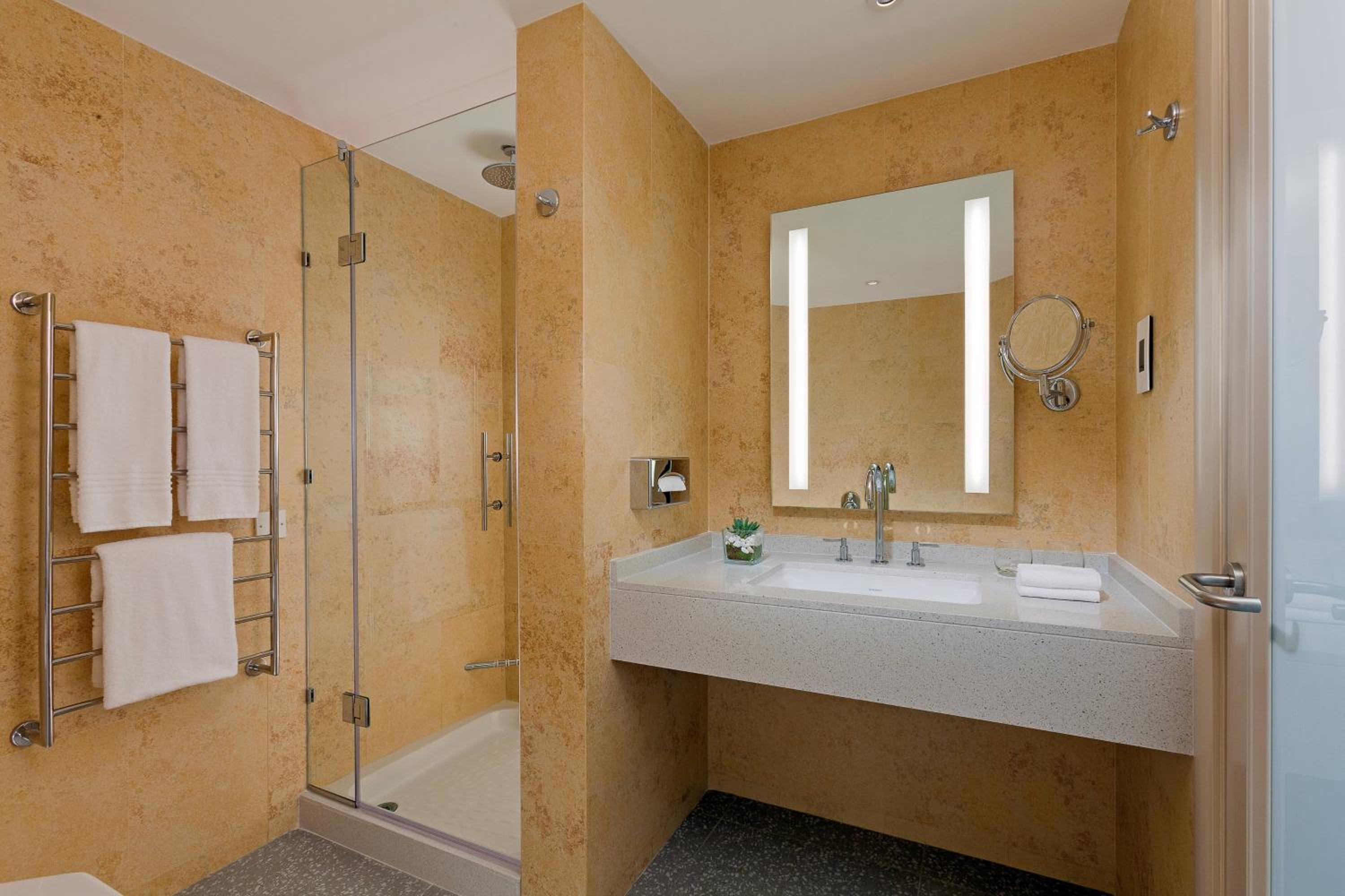 Junior Suite, Sea View with M Club Lounge Access
