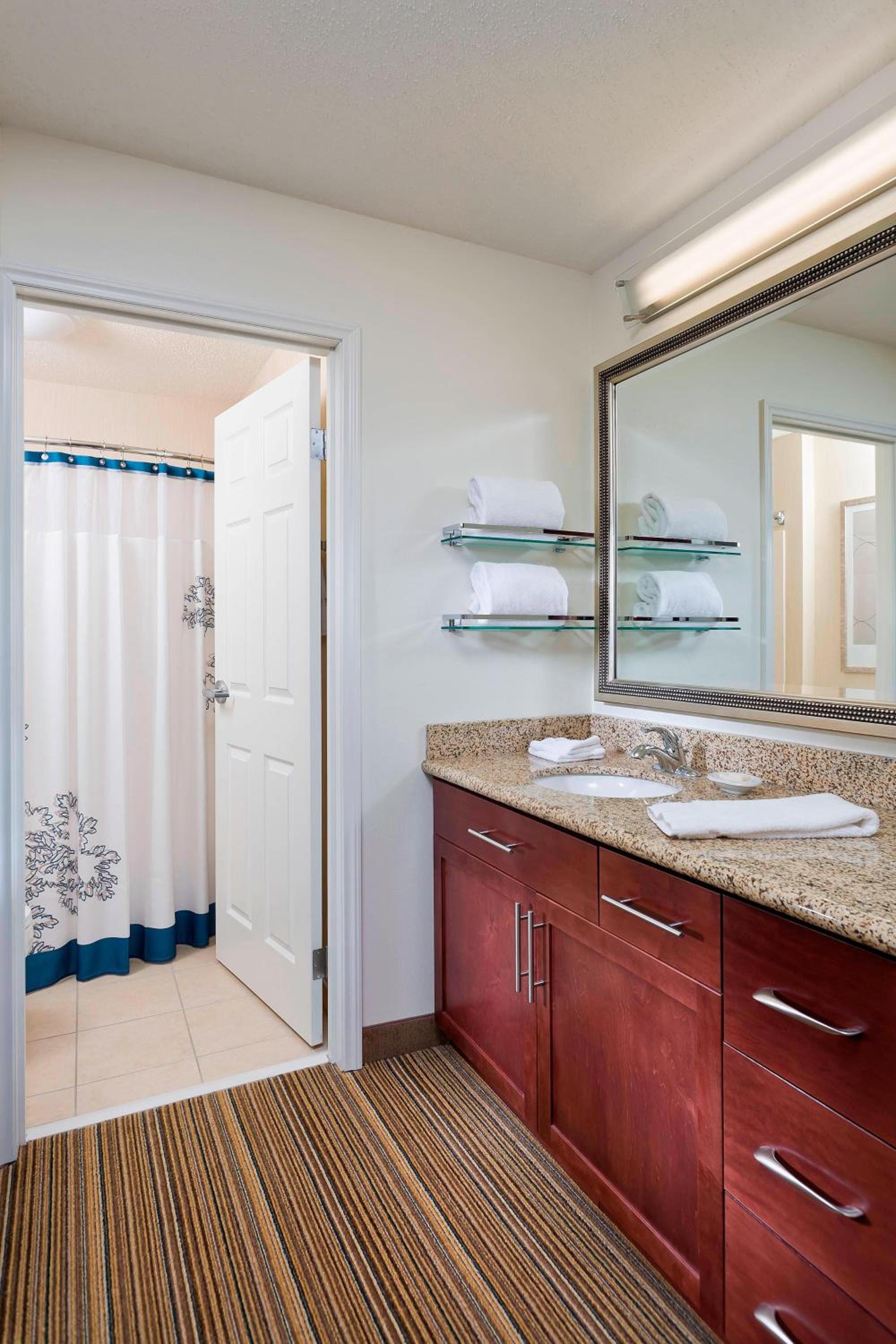One-Bedroom King Suite With Sofa Bed - Photo 6