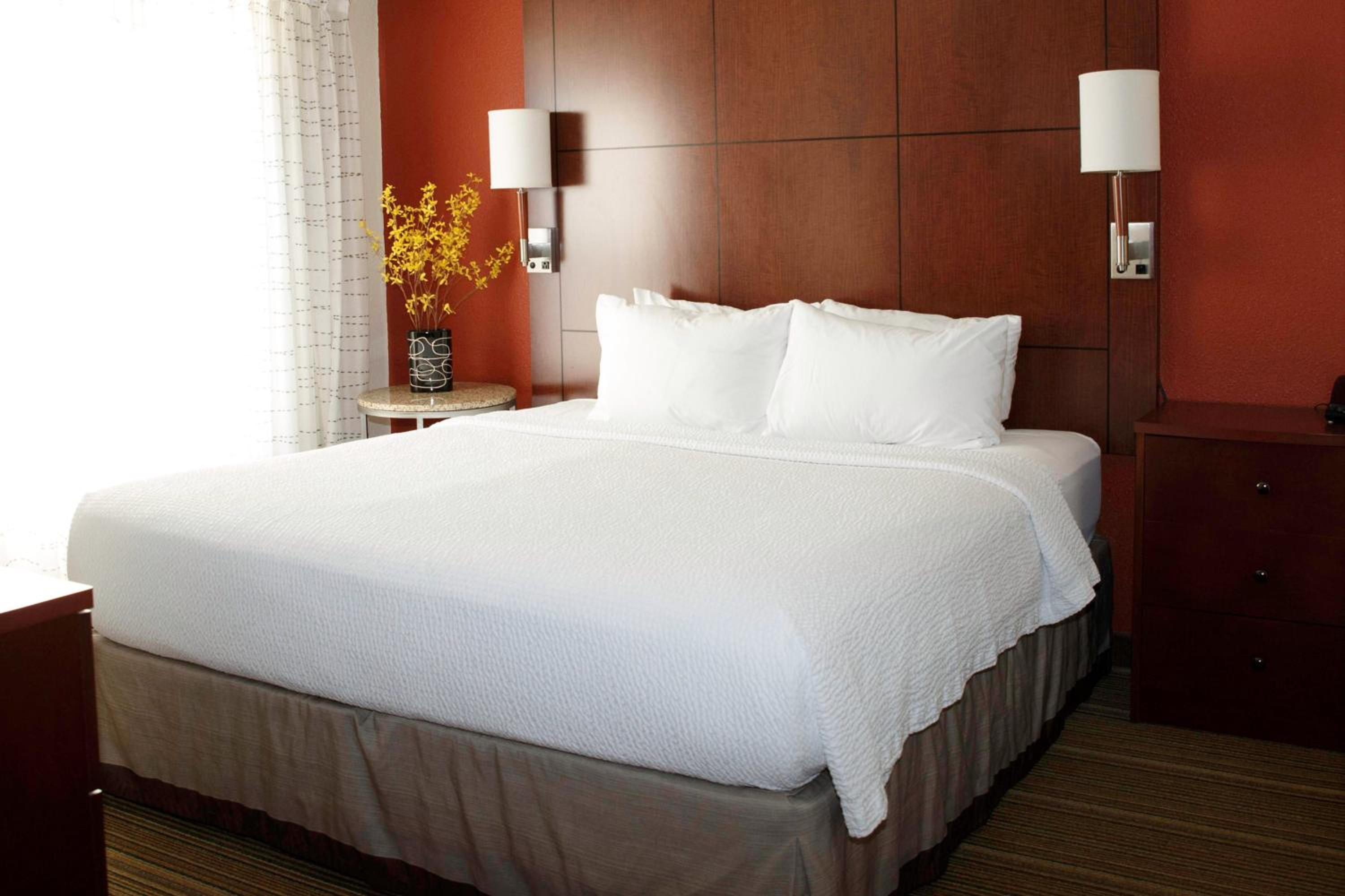 One-Bedroom King Suite With Sofa Bed - Photo 5