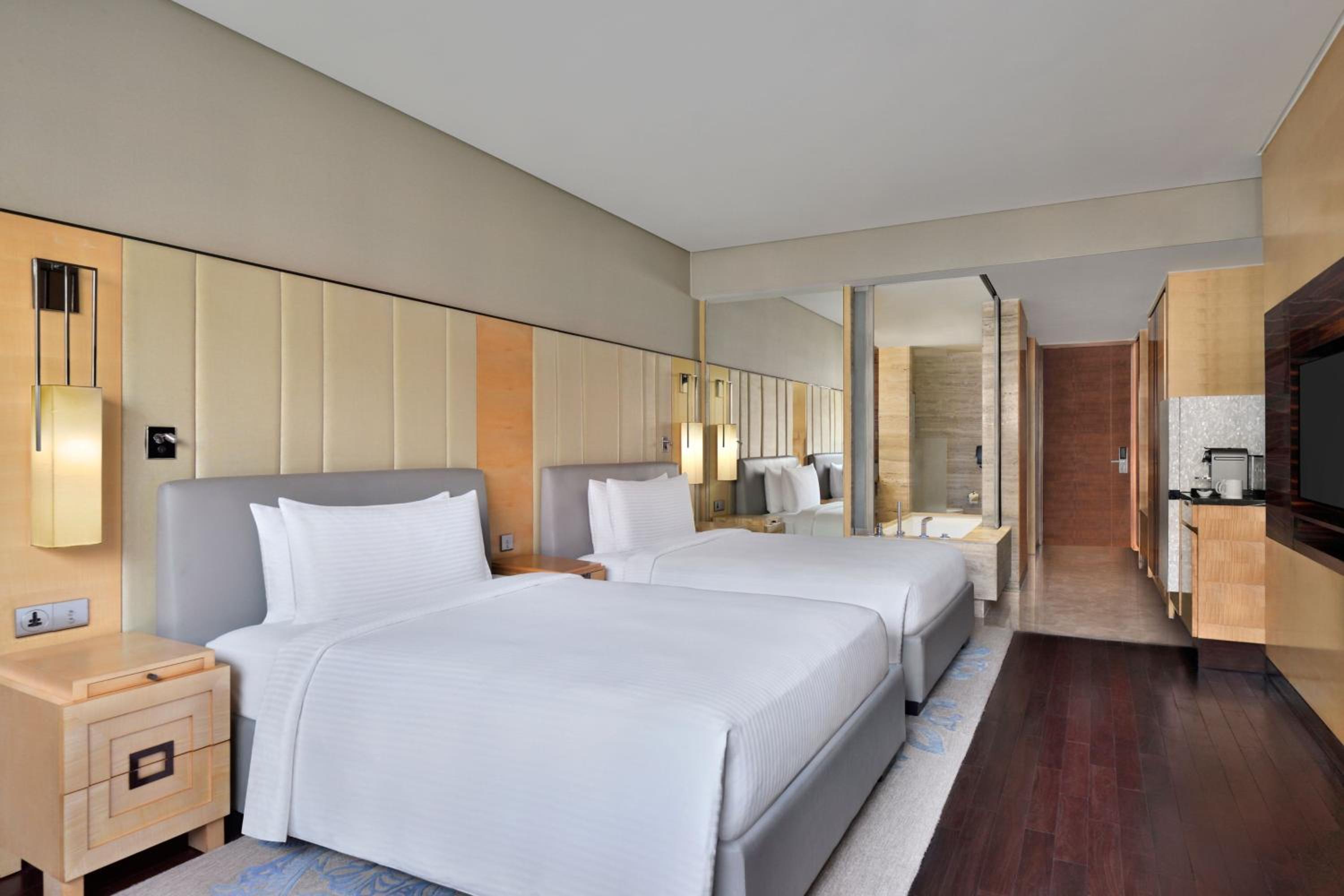 Executive Club Twin, Club level, Guest room - Photo 5