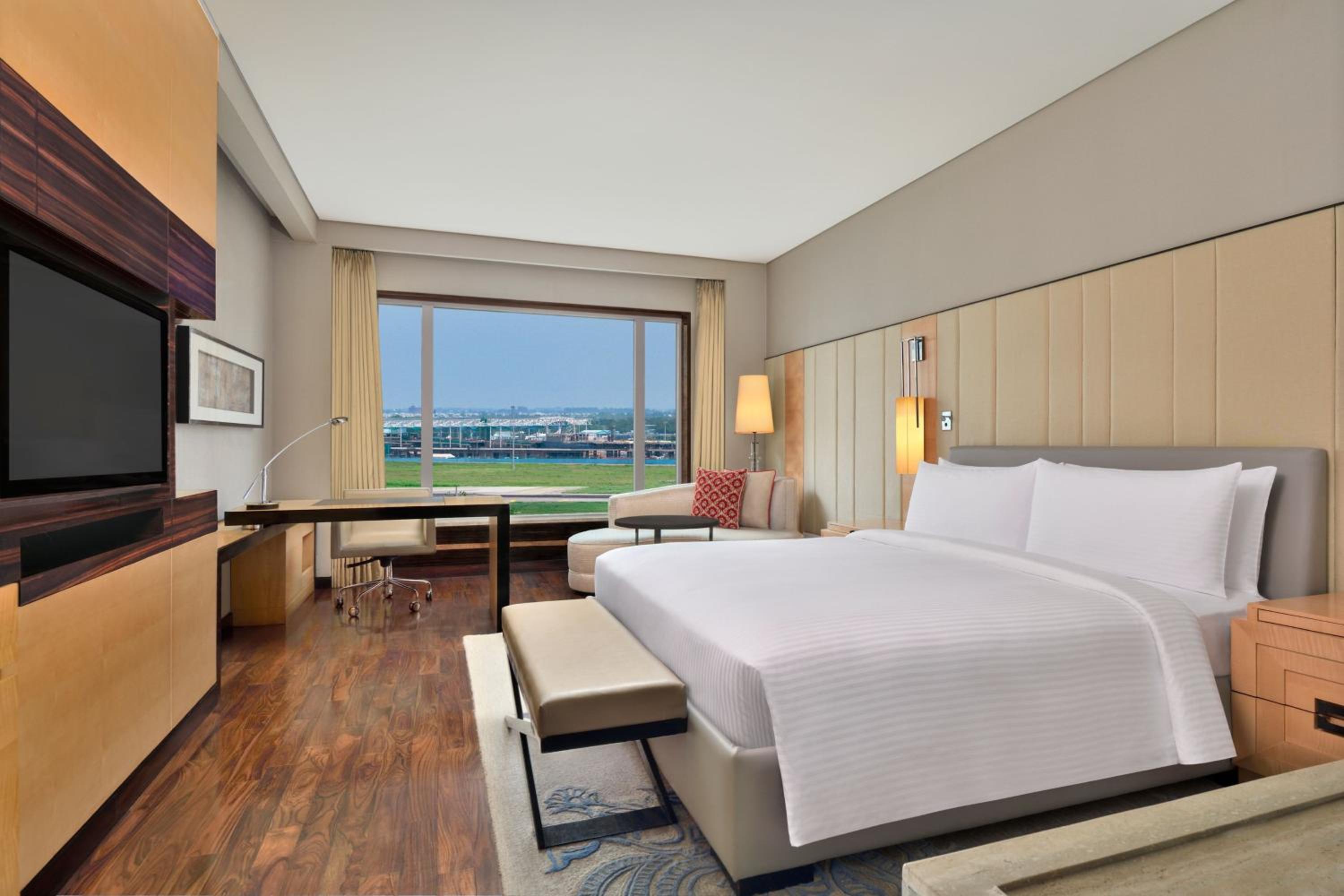 Executive Club Room, Club level, Guest room, 1 King - Photo 7