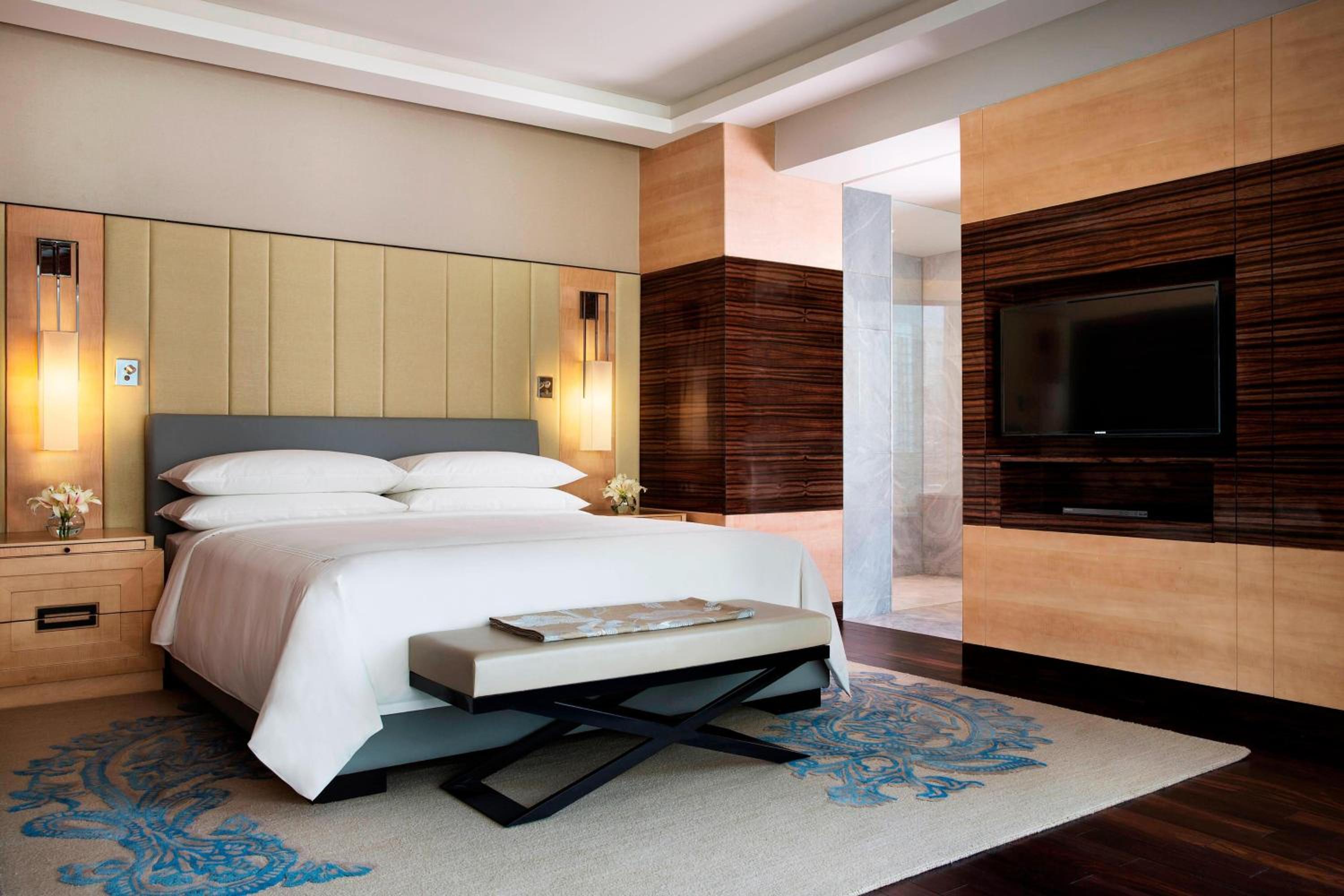 Luxury King Suite