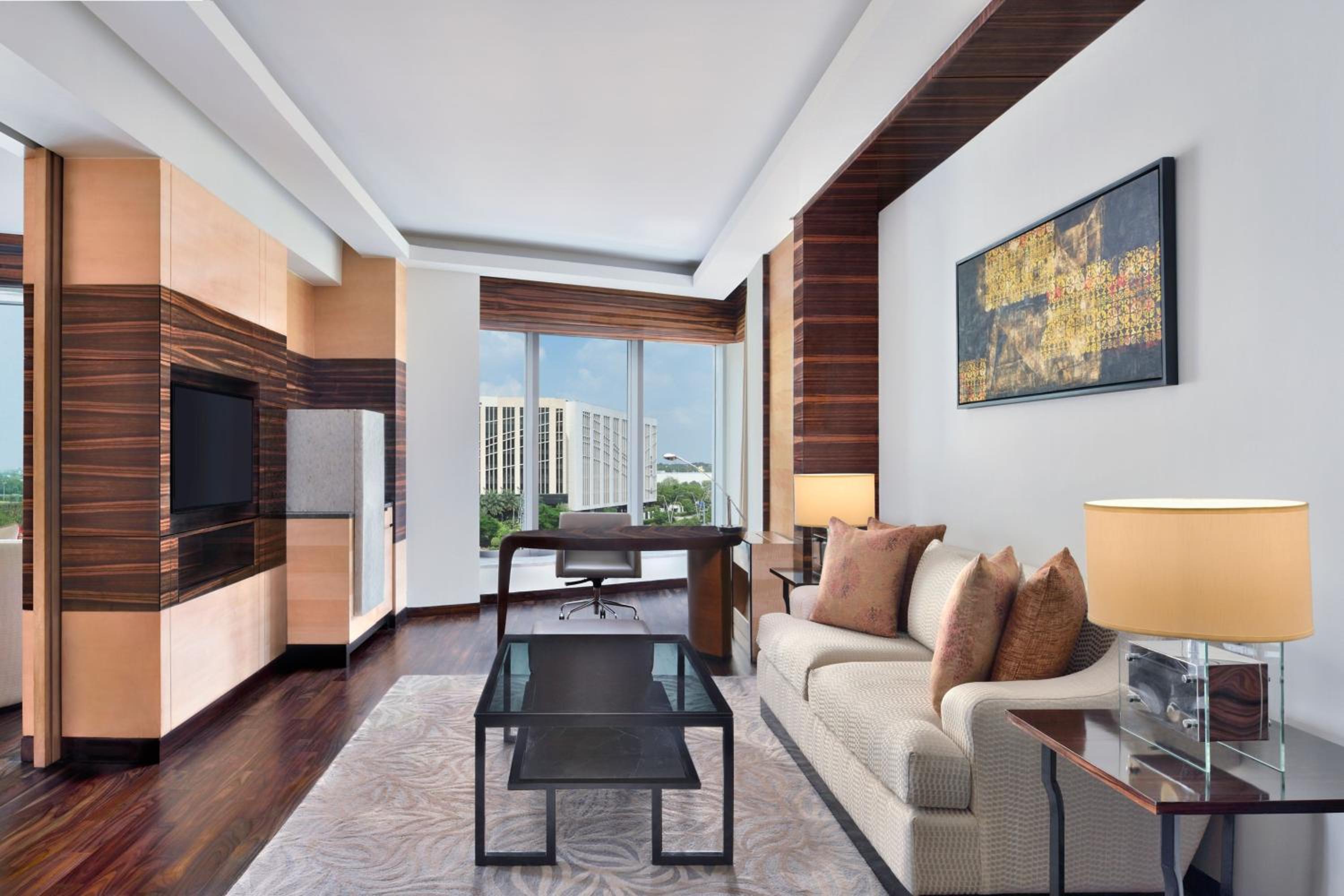 Luxury King Suite