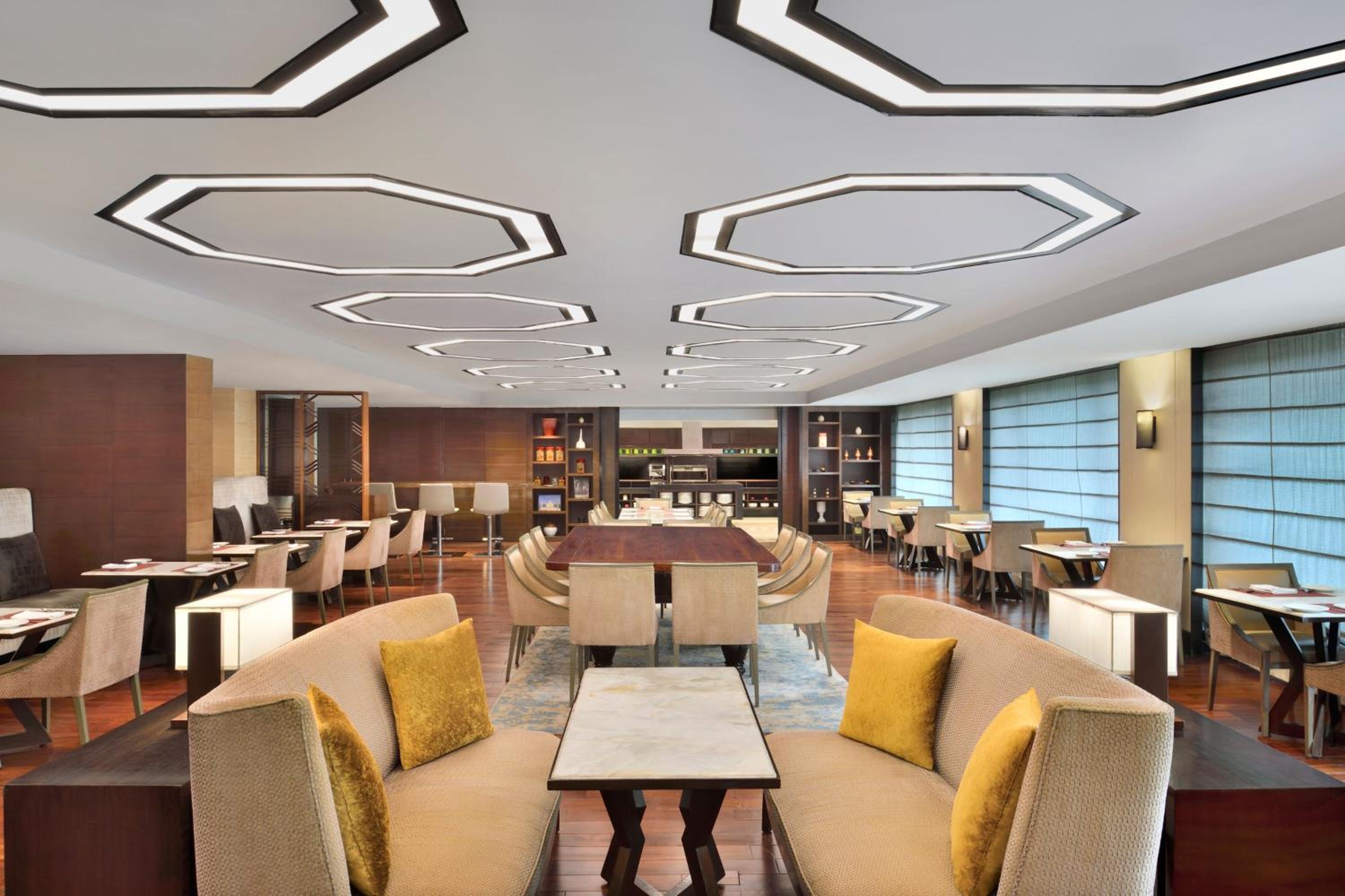 Executive Club Room, Club level, Guest room, 1 King - Photo 4
