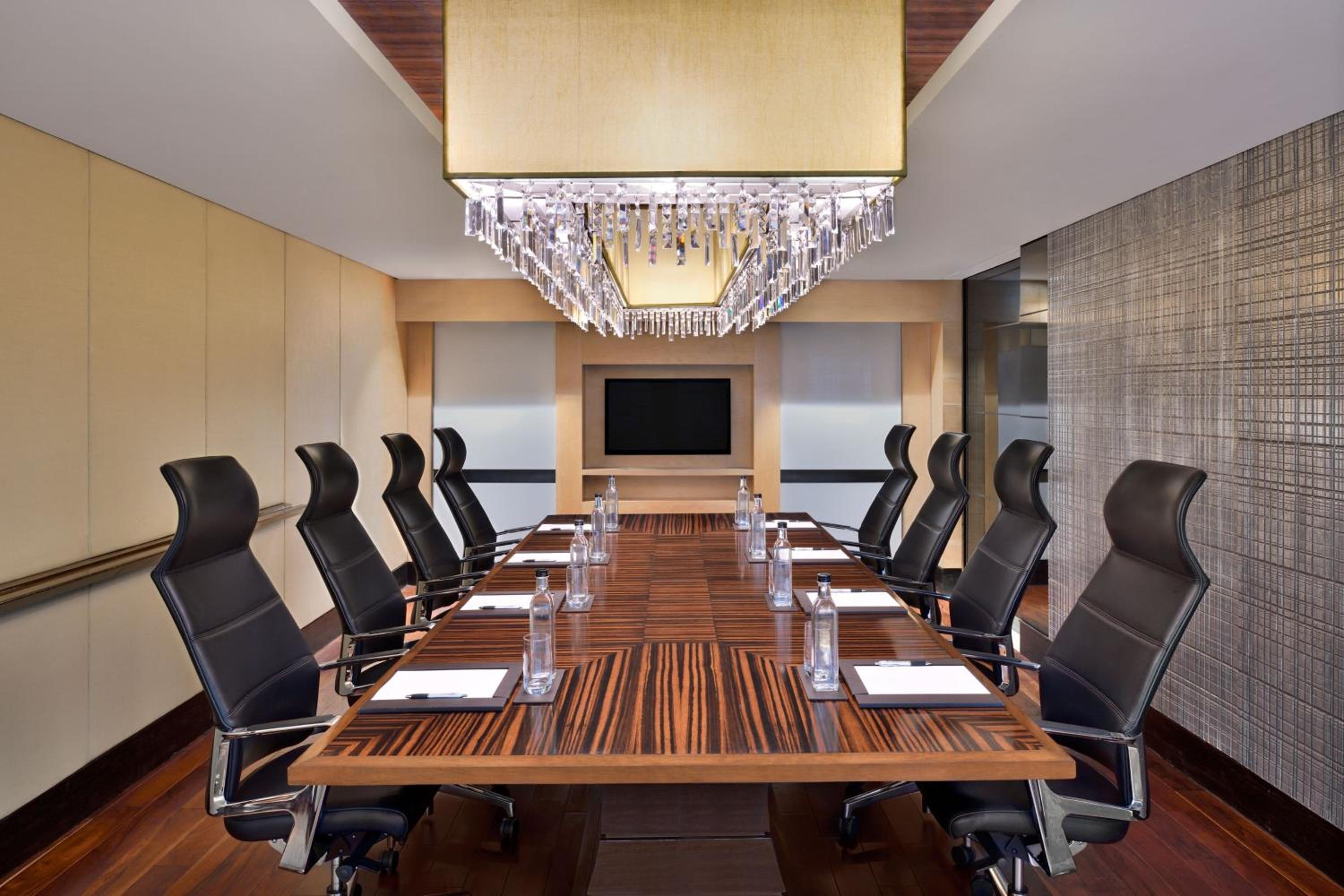 Executive Club Room, Club level, Guest room, 1 King - Photo 5