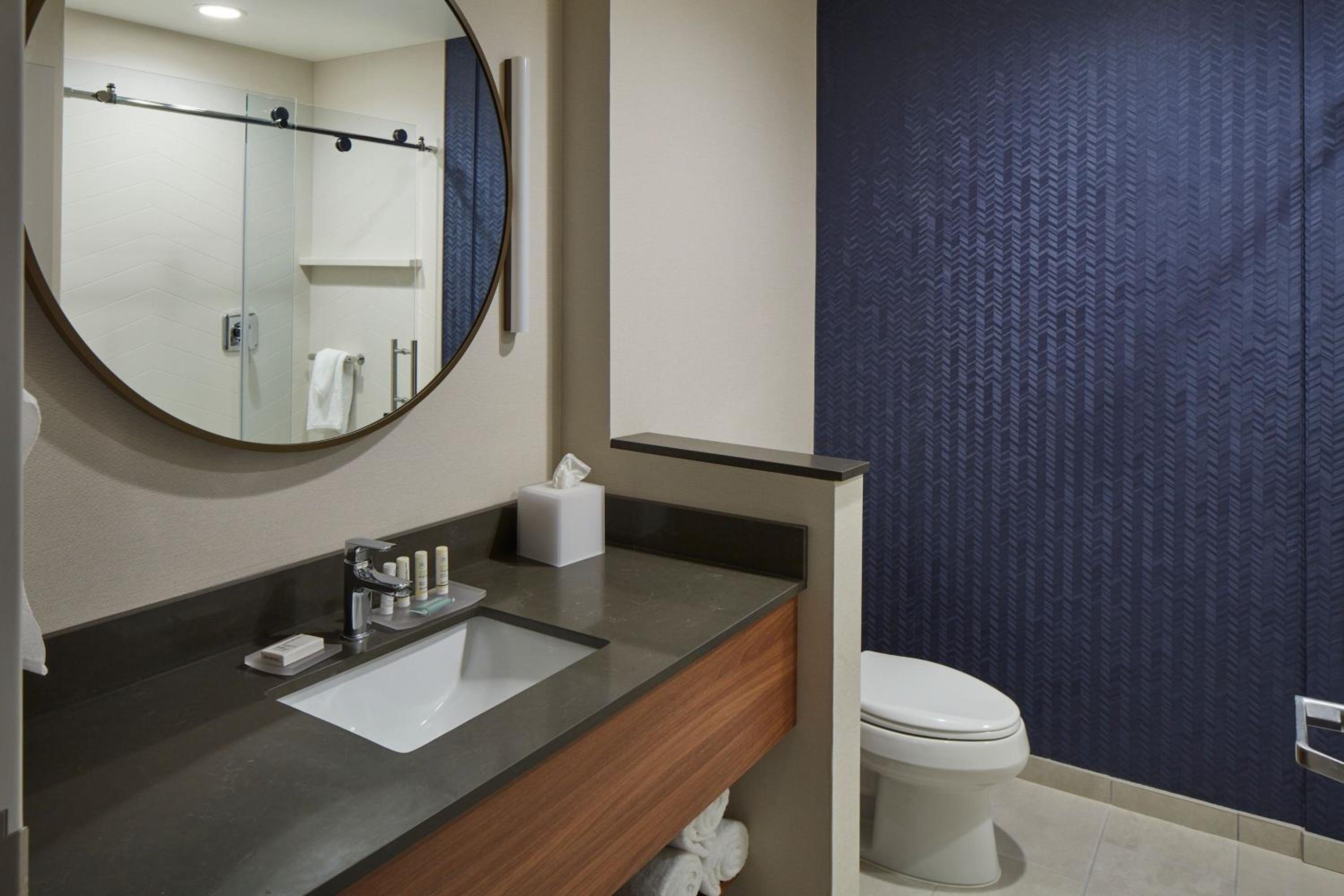 King Room with Lake View - Photo 3