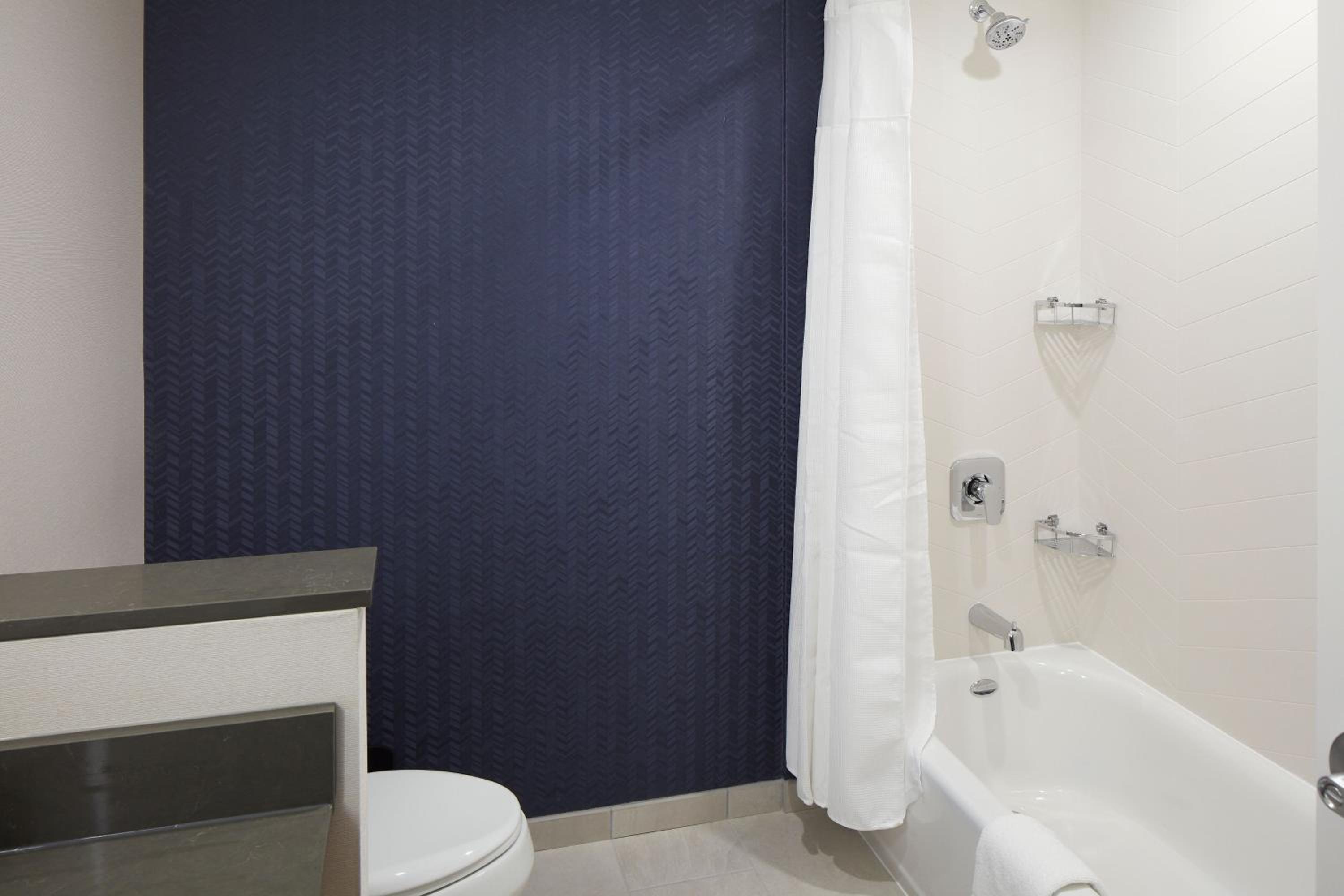 Queen Room with Two Queen Beds and Bathtub - Mobility Access