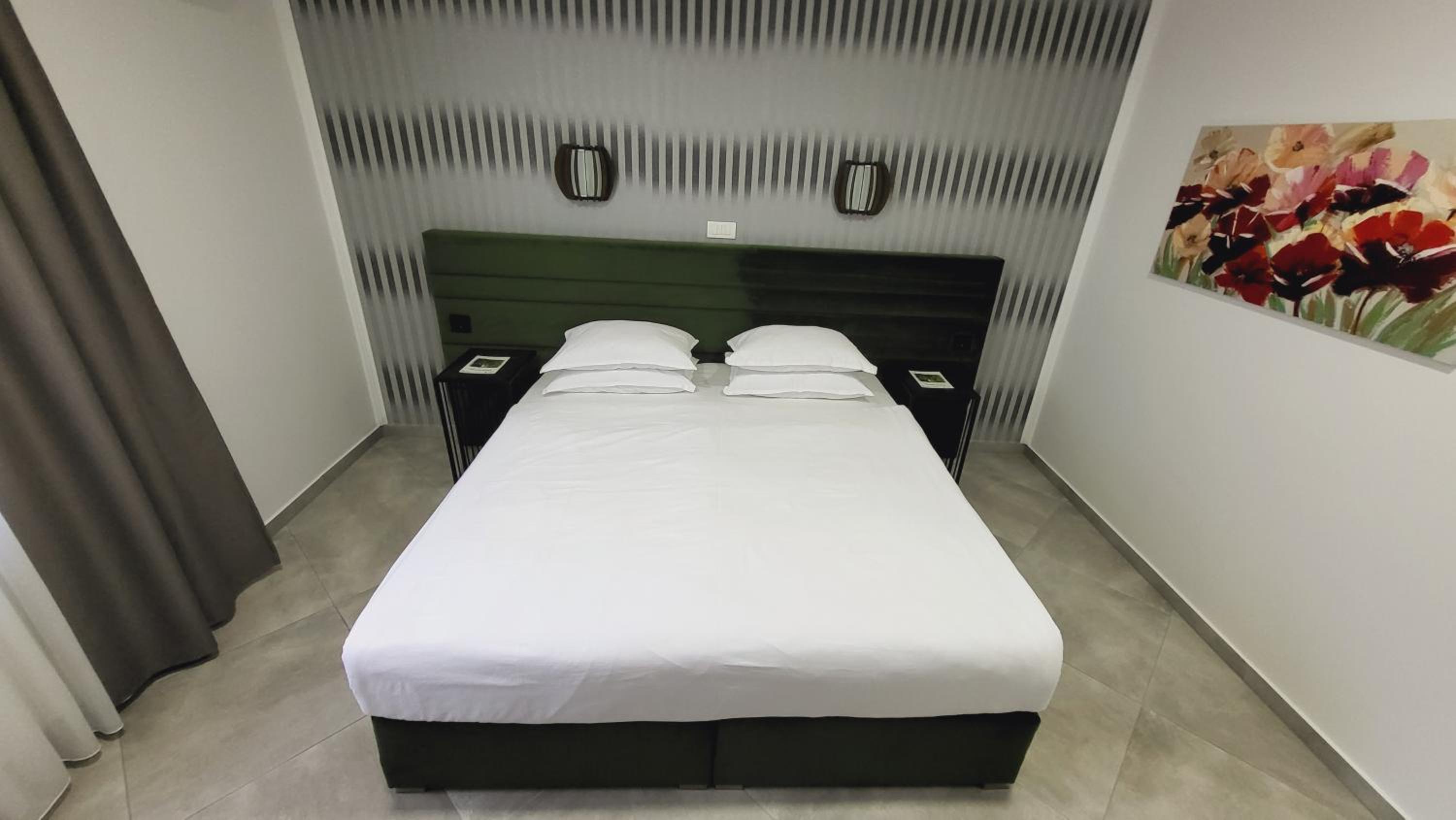 Deluxe Double Room with Shower - Photo 34