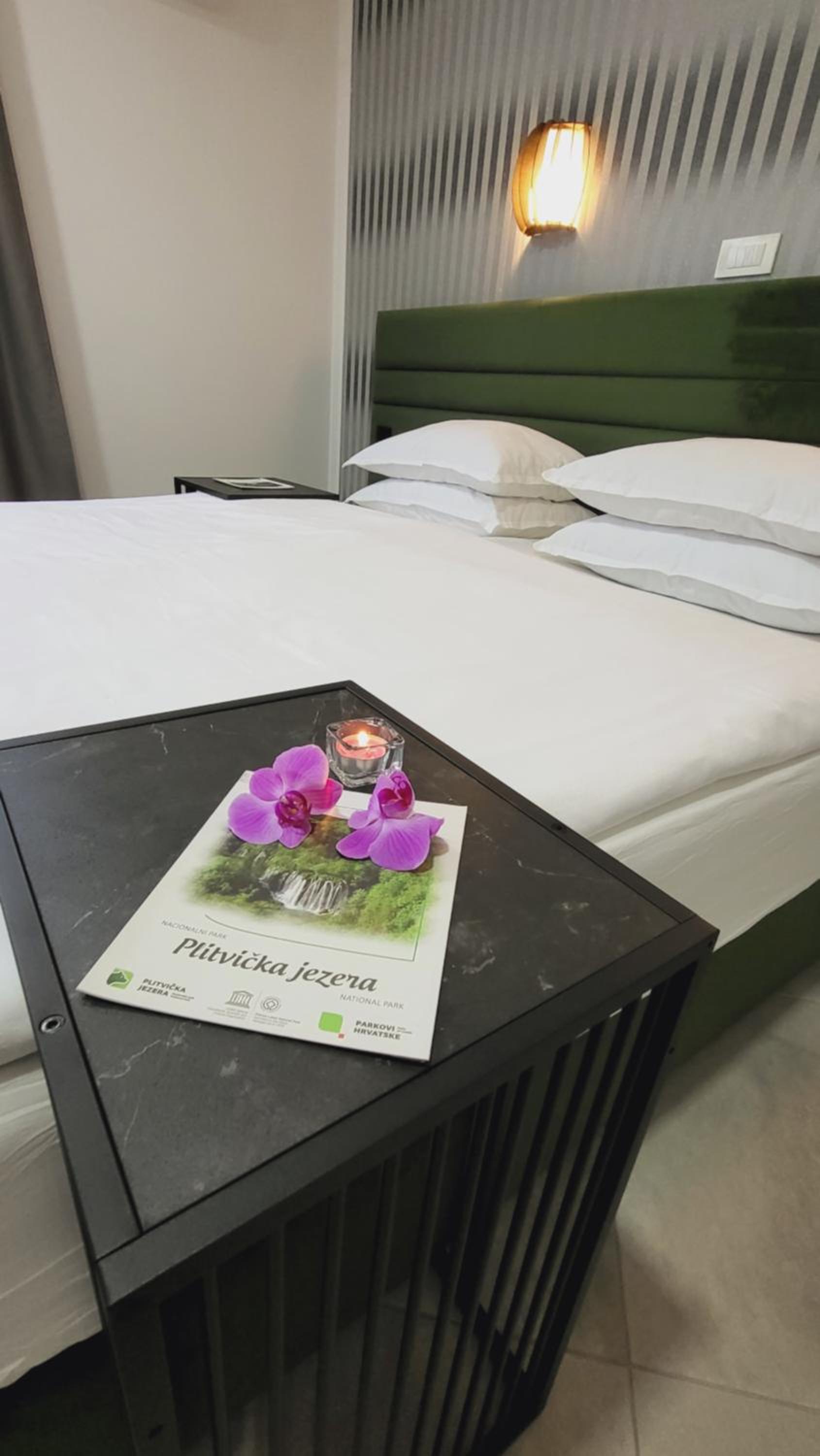 Deluxe Double Room with Shower - Photo 35