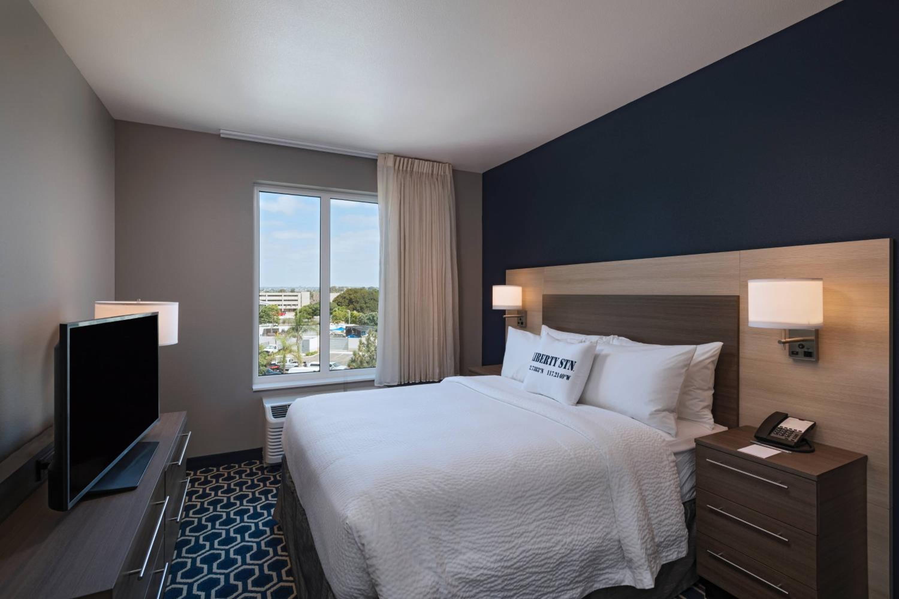 1 Bedroom Suite, 1 Queen, Sofa bed - Photo 6