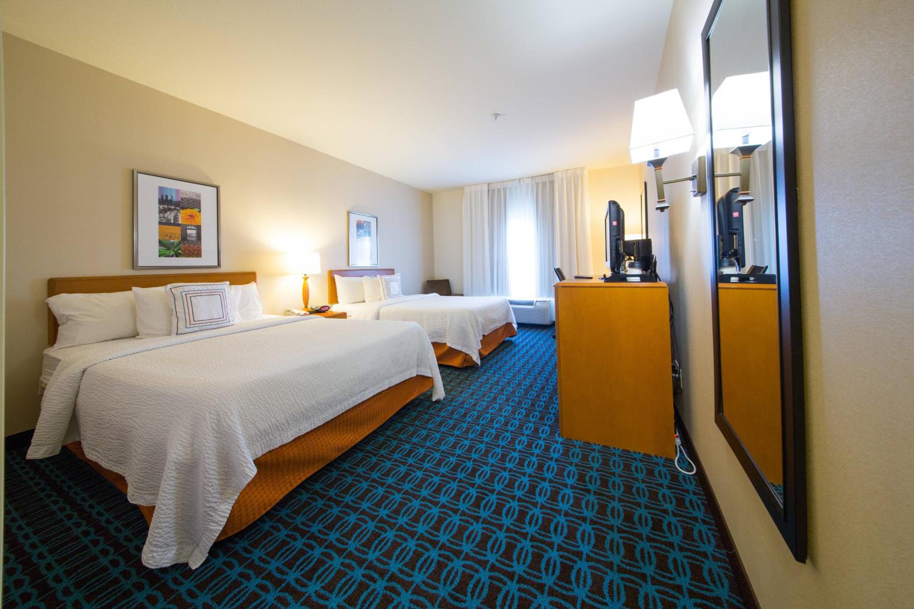 Queen Room with Two Queen Beds - Photo 1